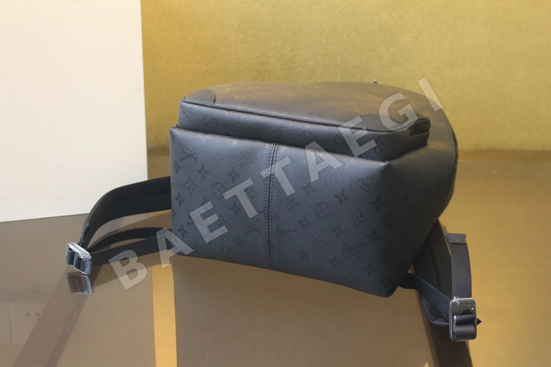 루이비통 디스커버 카고 모노그램 캔버스 가방 M26765 상세 이미지 3