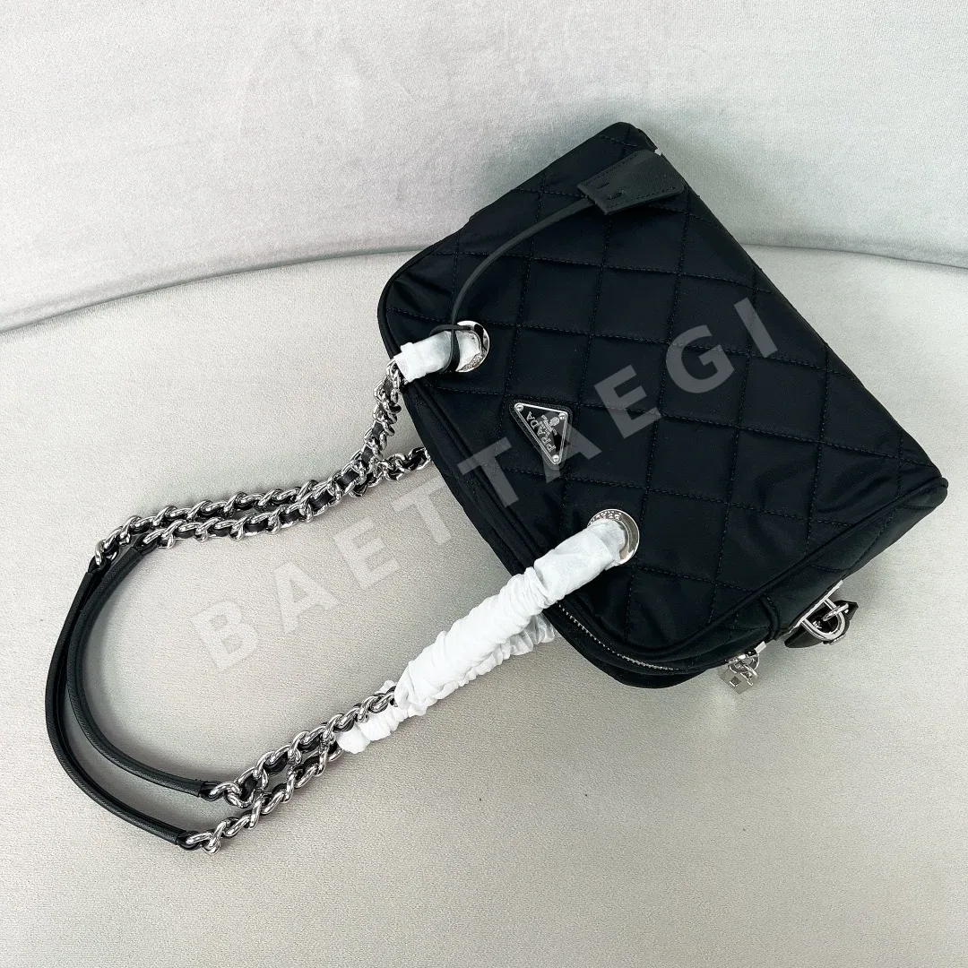 프라다 블랙 퀼팅 체인 숄더백 상세 이미지 6