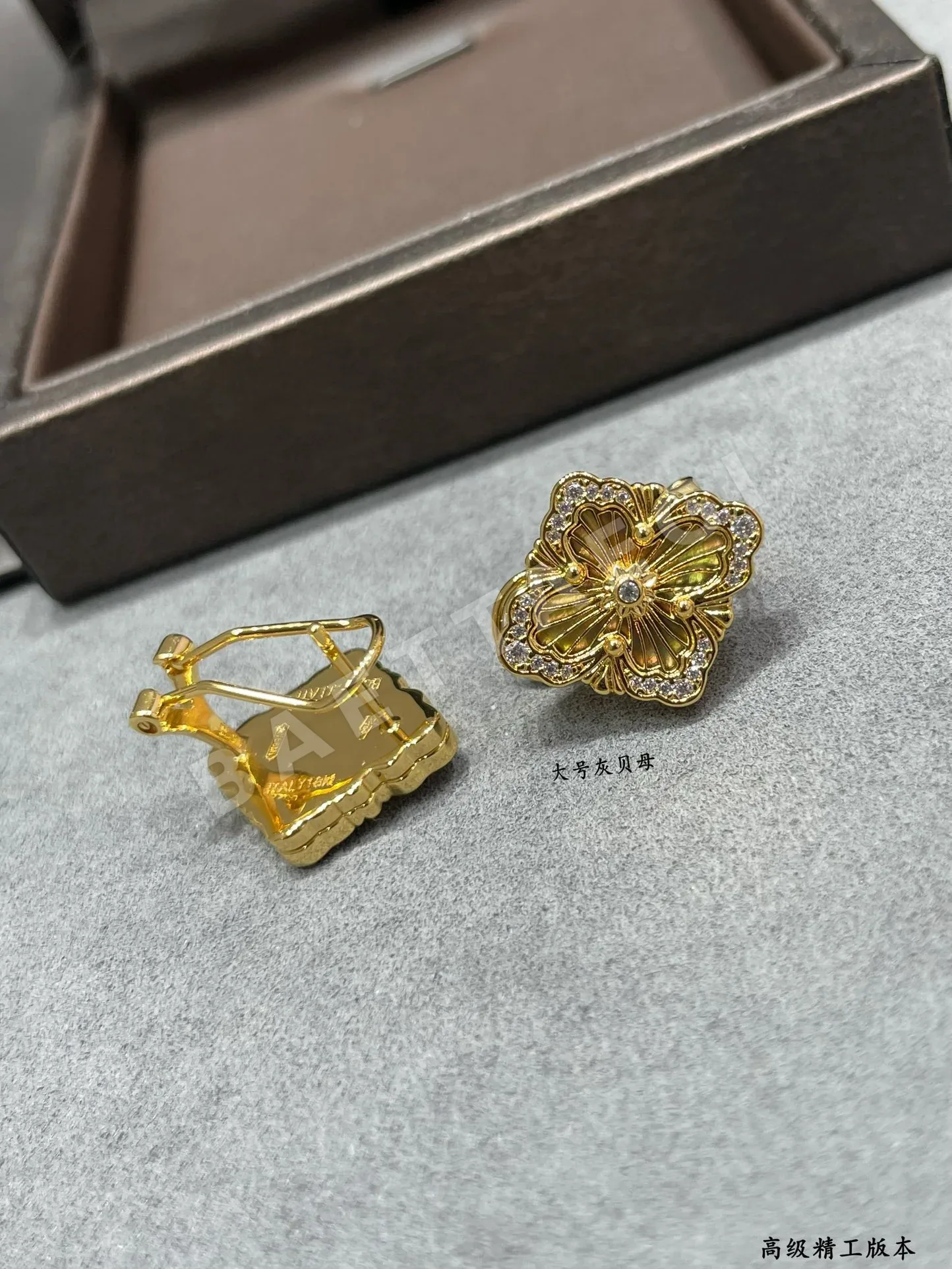 부첼라티 오페라 컬렉션 자개 네잎클로버 귀걸이 상세 이미지 5
