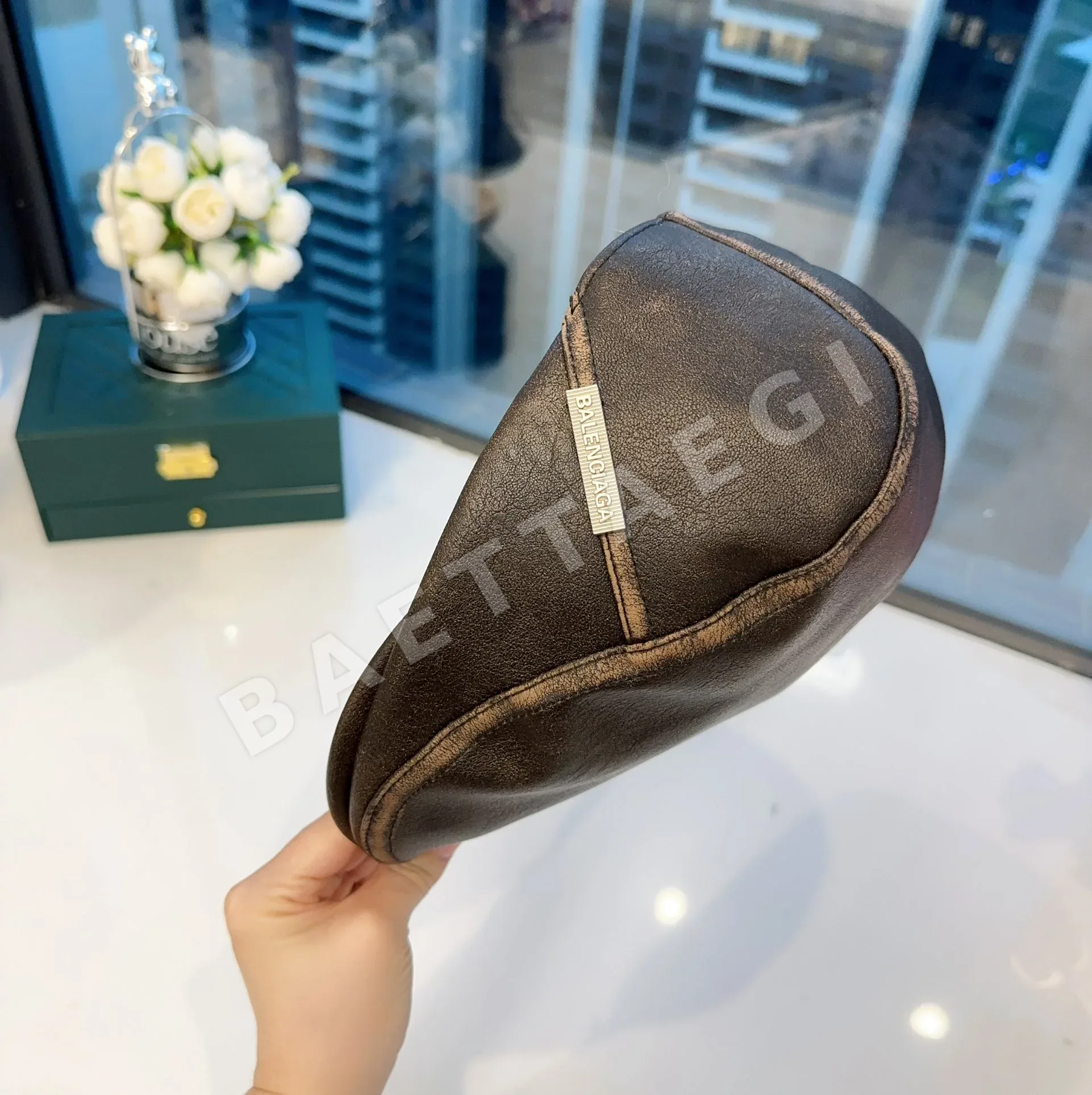발렌시아가 가죽 워시 가공 베레모 모자 상세 이미지 8