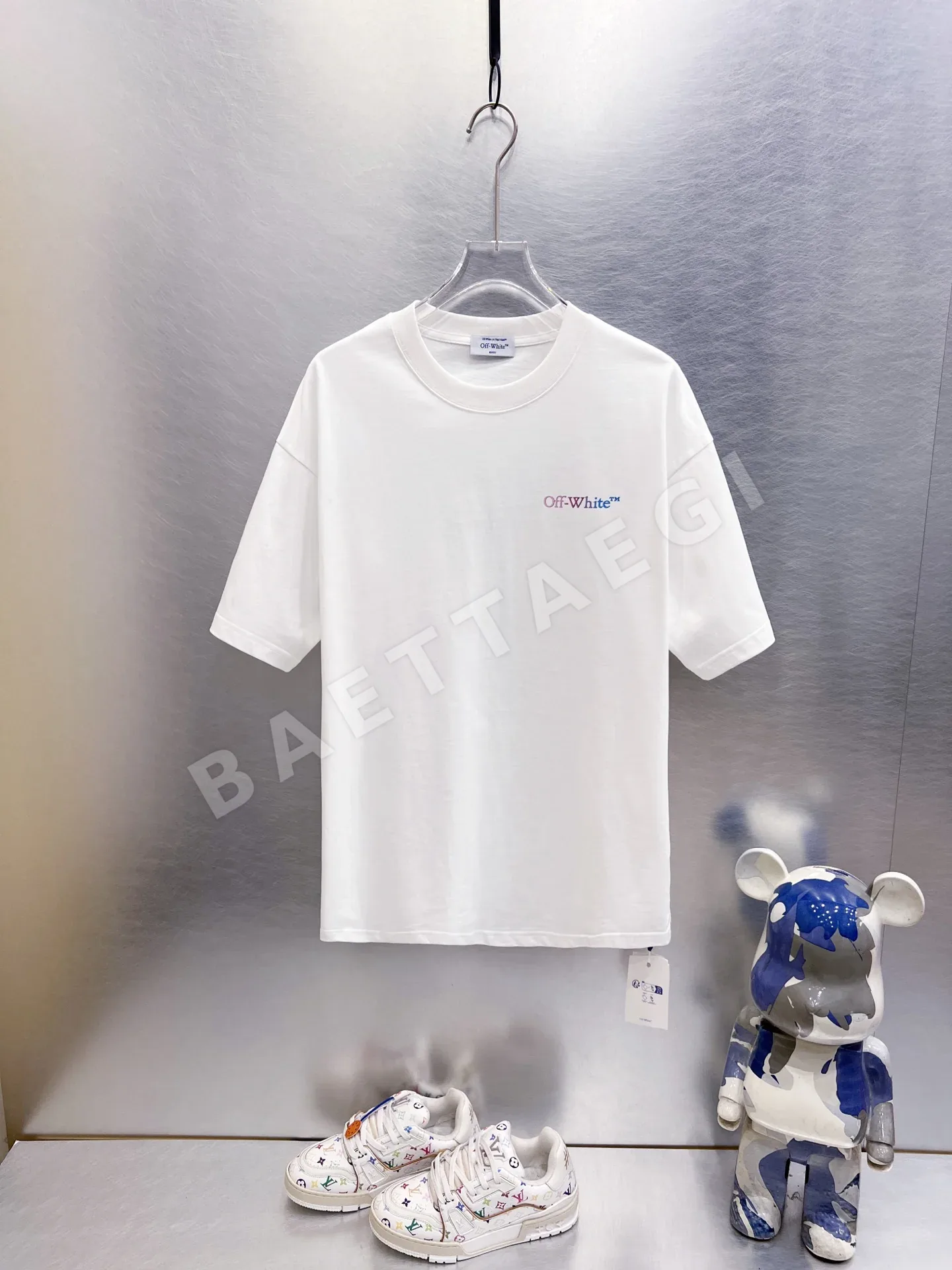 오프화이트 남성 반팔 티셔츠 상세 이미지 4