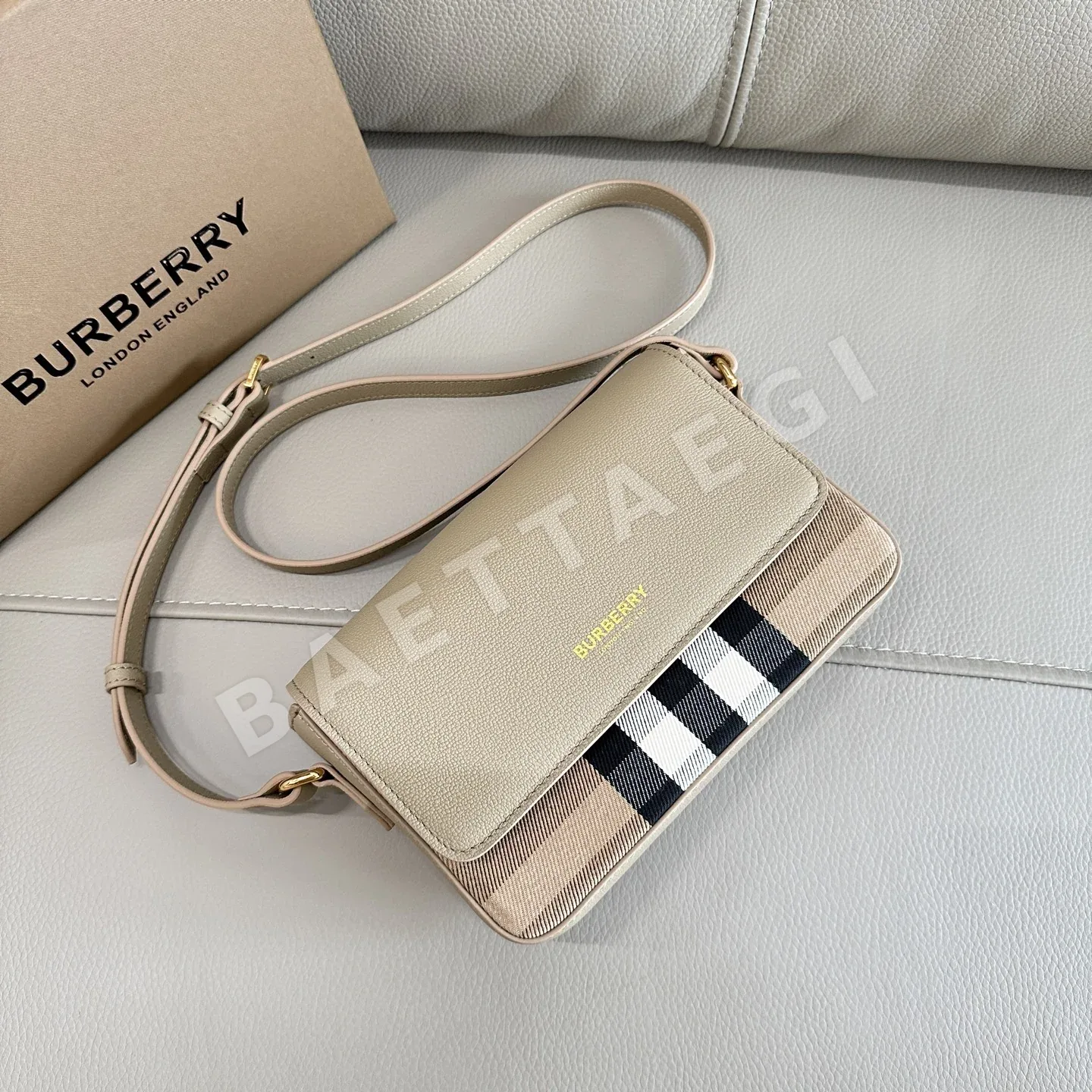 버버리 체크 크로스바디백 상세 이미지 3