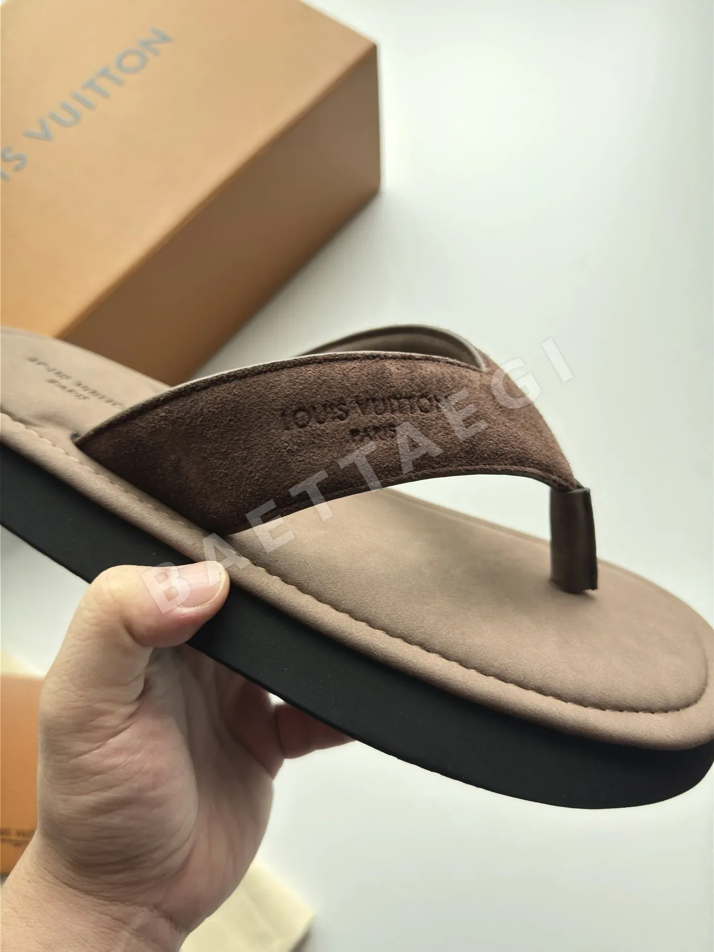 루이비통 스웨이드 가죽 스트랩 비치 샌들 상세 이미지 7