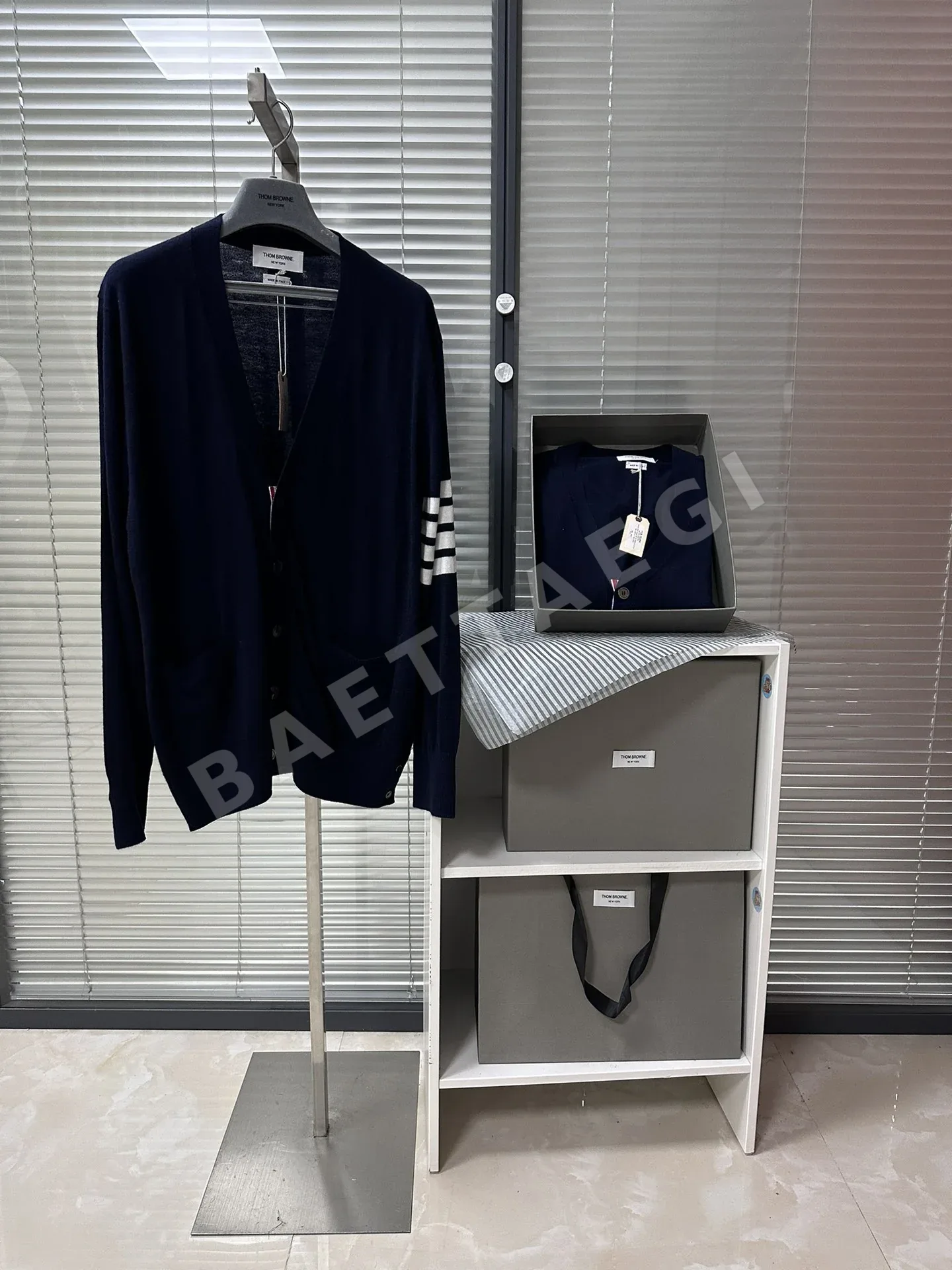 톰브라운 남성 울 가디건 상세 이미지 9