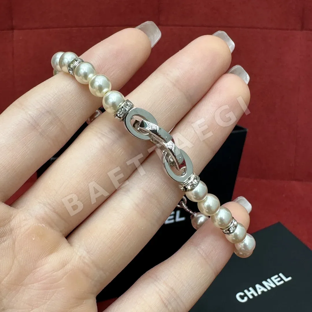 샤넬 더블 C 로고 라인스톤 진주 팔찌 상세 이미지 3