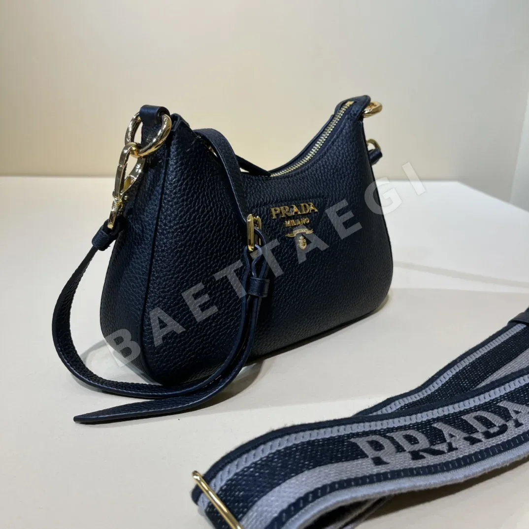 프라다 카프스킨 블랙 미니 숄더백 1BH193 상세 이미지 2