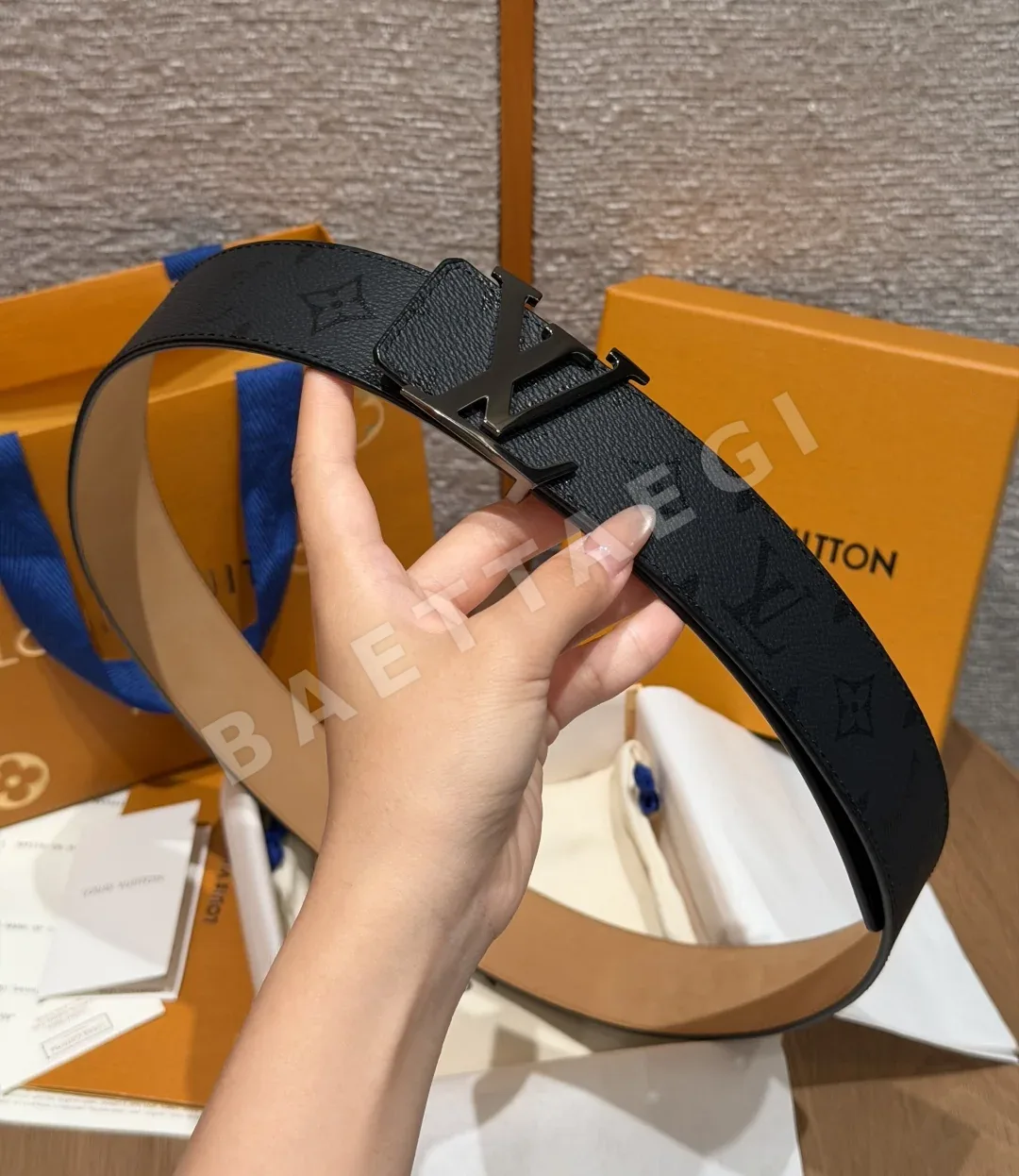 루이비통 이니셜 미드나이트 40mm 리버시블 벨트 상세 이미지 4