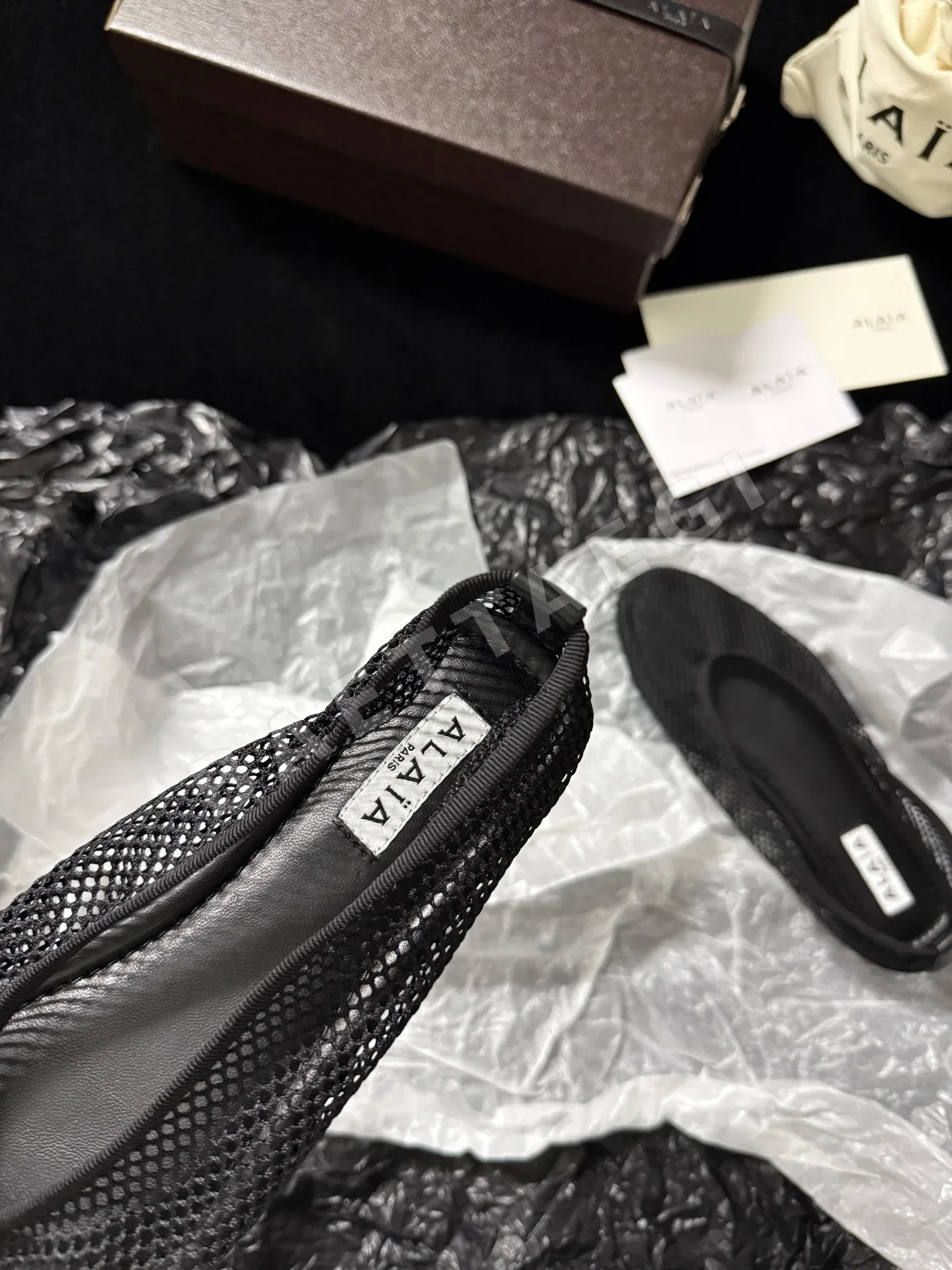 알라이아 메시 소가죽 여성 신발 상세 이미지 6