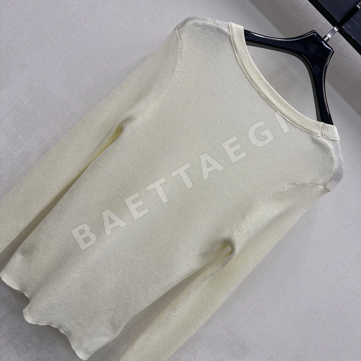 디올 U넥 메탈 로고 니트 탑 상세 이미지 6