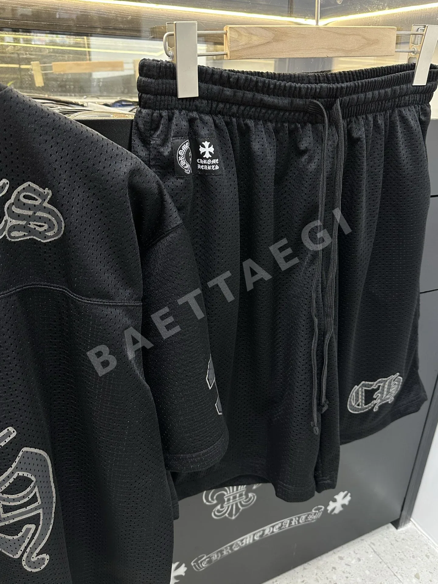 크롬하츠 남성 반팔 반바지 세트 상세 이미지 3
