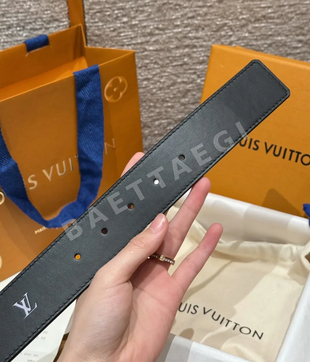 루이비통 이니셜 블루종 40mm 리버시블 벨트 상세 이미지 8