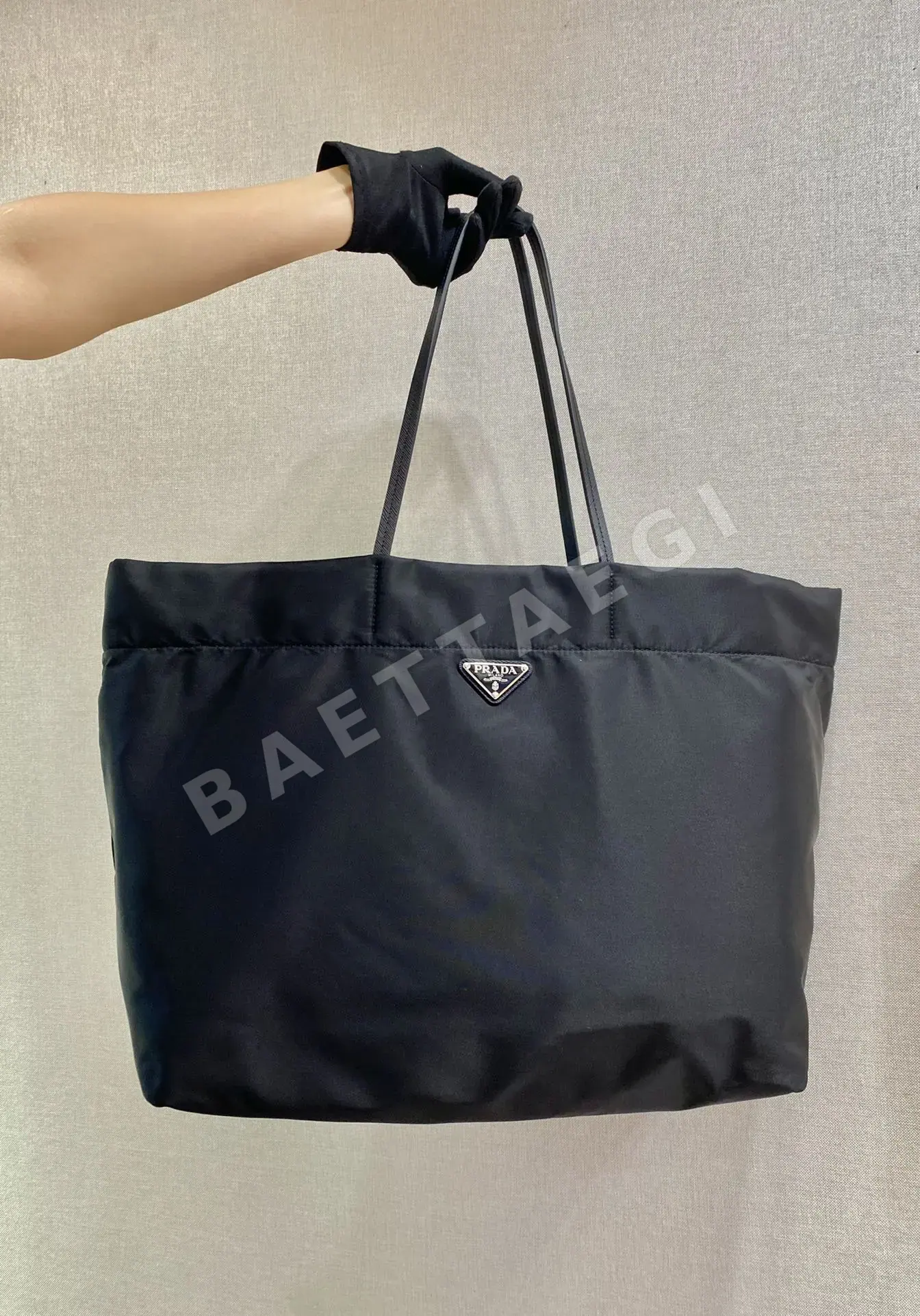 프라다 리사이클 나일론 토트백 1BG107