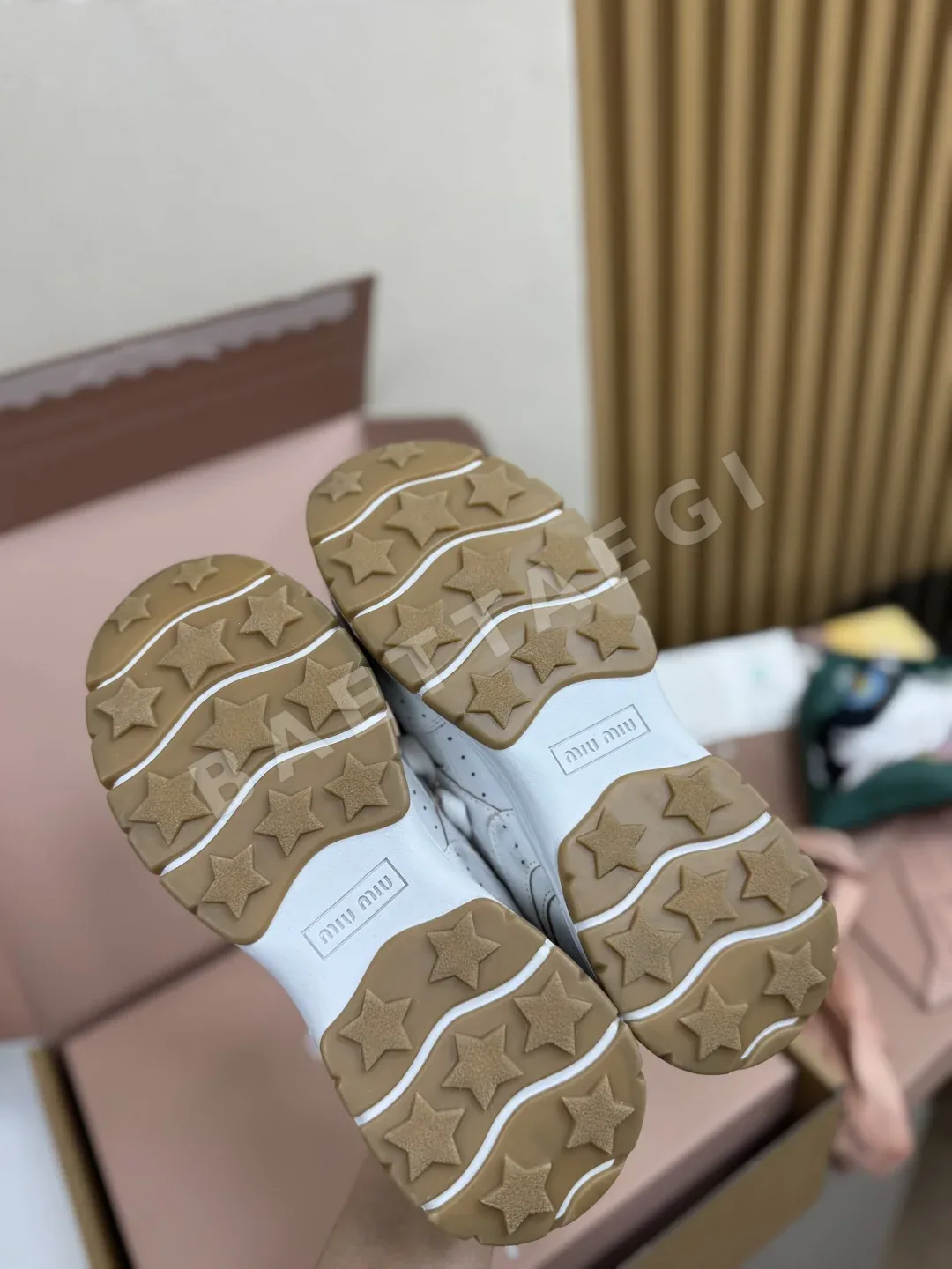 미우미우 데미지 가공 컬러 블록 플랫폼 스니커즈 상세 이미지 8
