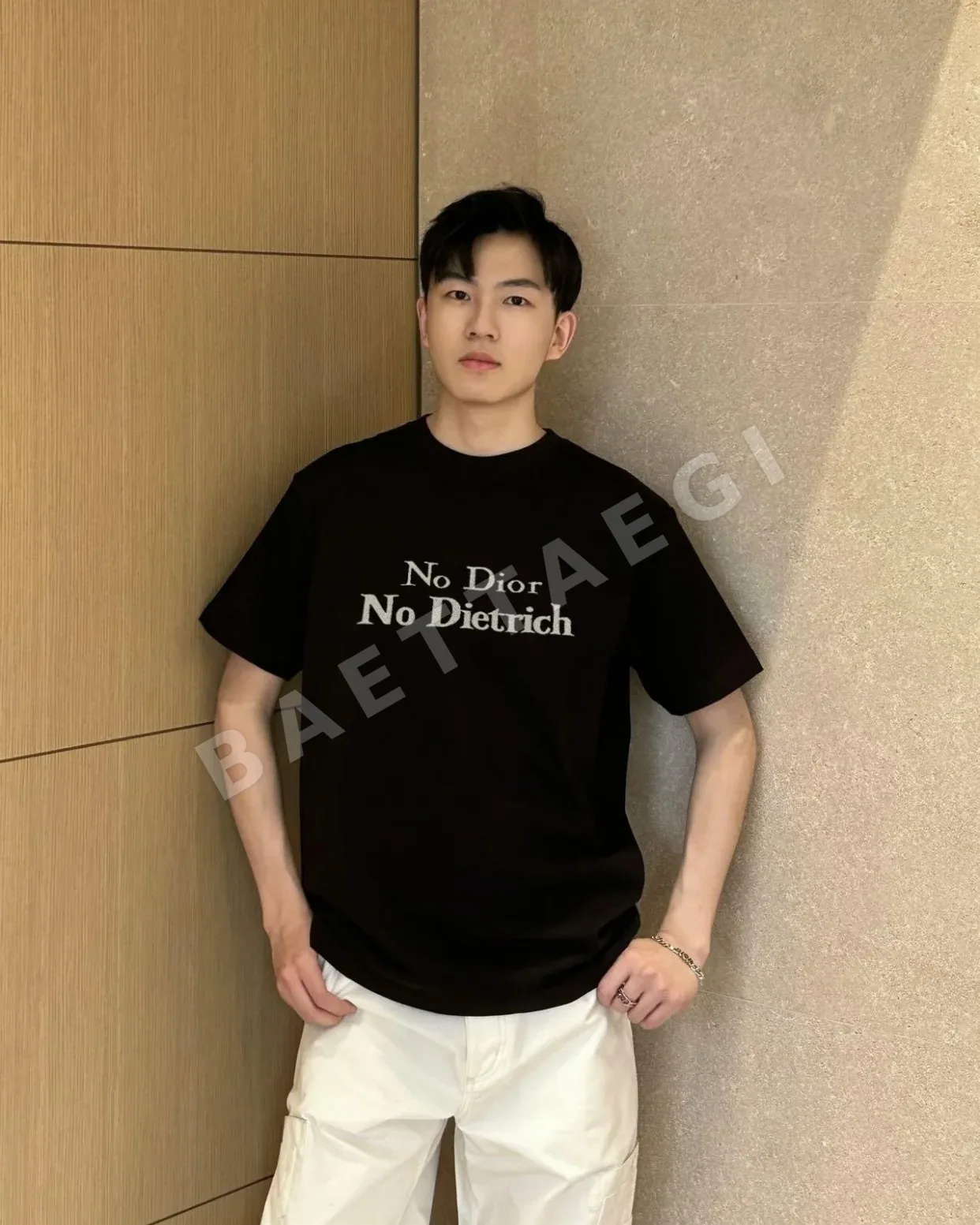 디올 블랙 자수 코튼 여성 반팔 티셔츠 상세 이미지 8