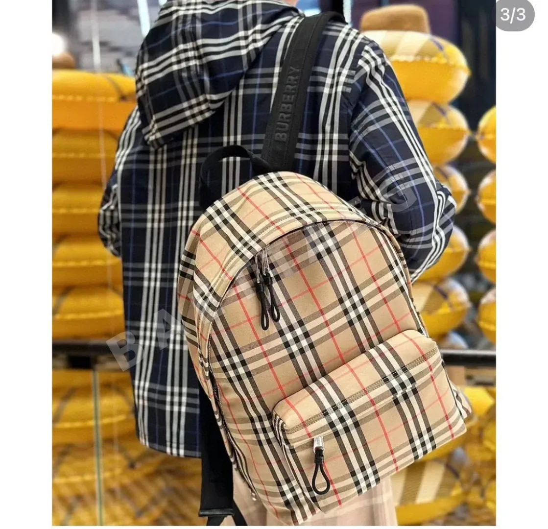 버버리 체크 패턴 단단한 소재 가방 상세 이미지 10