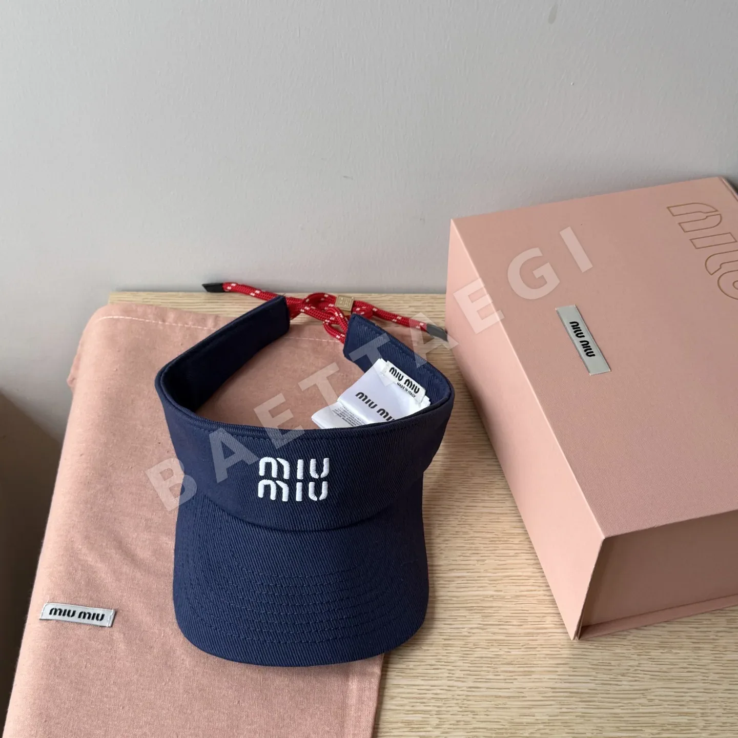 미우미우 드로스트링 바이저 캡 80944