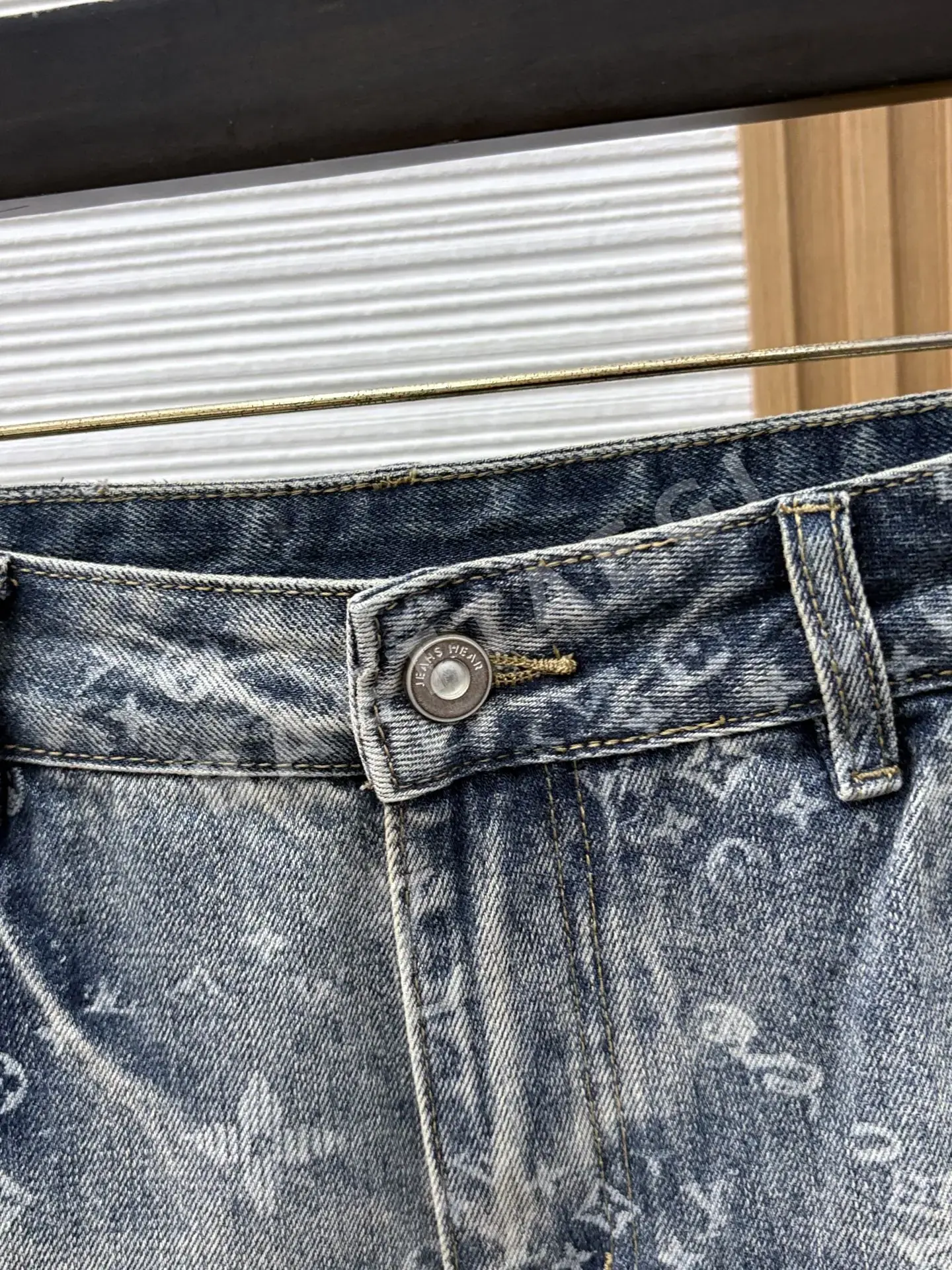루이비통 데님 스트레이트 레그 남성 반바지 상세 이미지 4