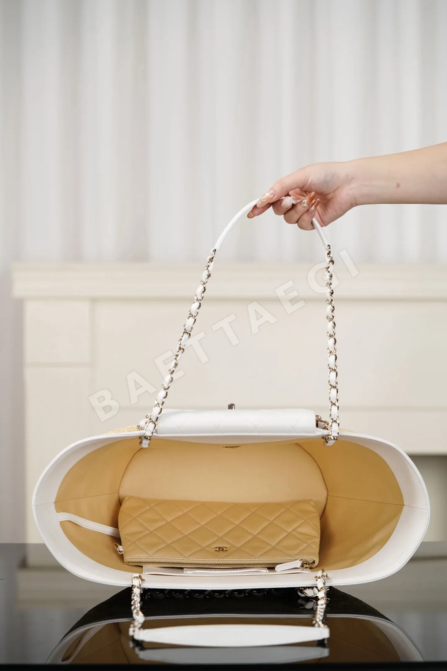 샤넬 라지 화이트 라피아 가방 26 C 상세 이미지 8