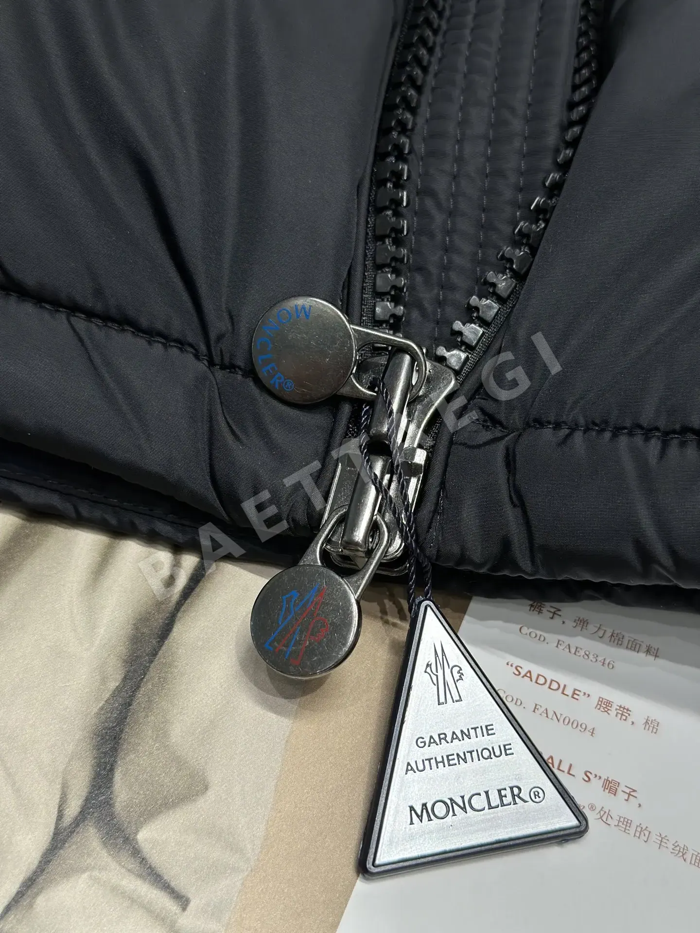 몽클레르 마야 매트 다운 패딩 점퍼 ZD99 상세 이미지 6