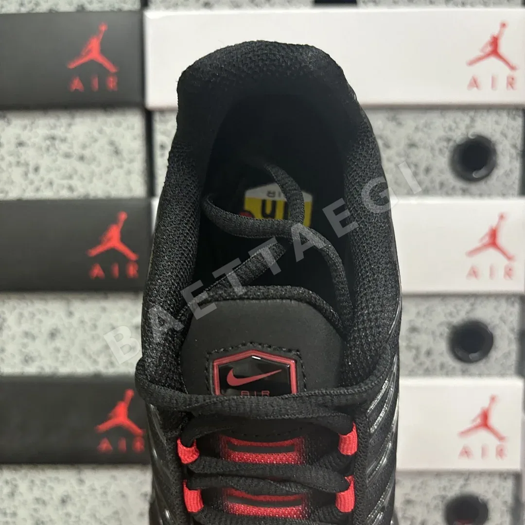 나이키 [DF] 에어 맥스 플러스 IM4868-010 201076 Nike Air Max Plus Black Red 상세 이미지 6
