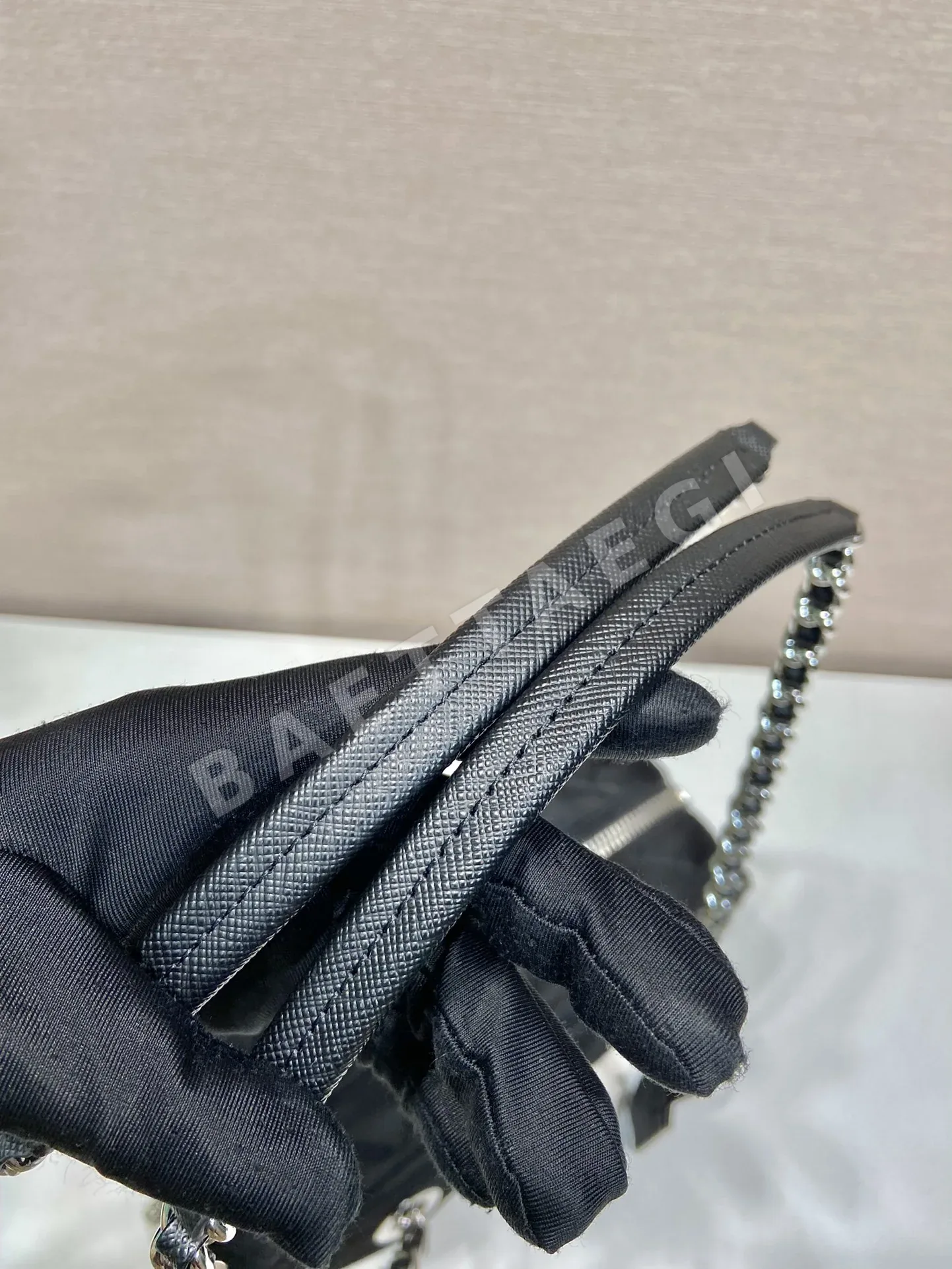 프라다 나일론 카메라백 1BB903 상세 이미지 5