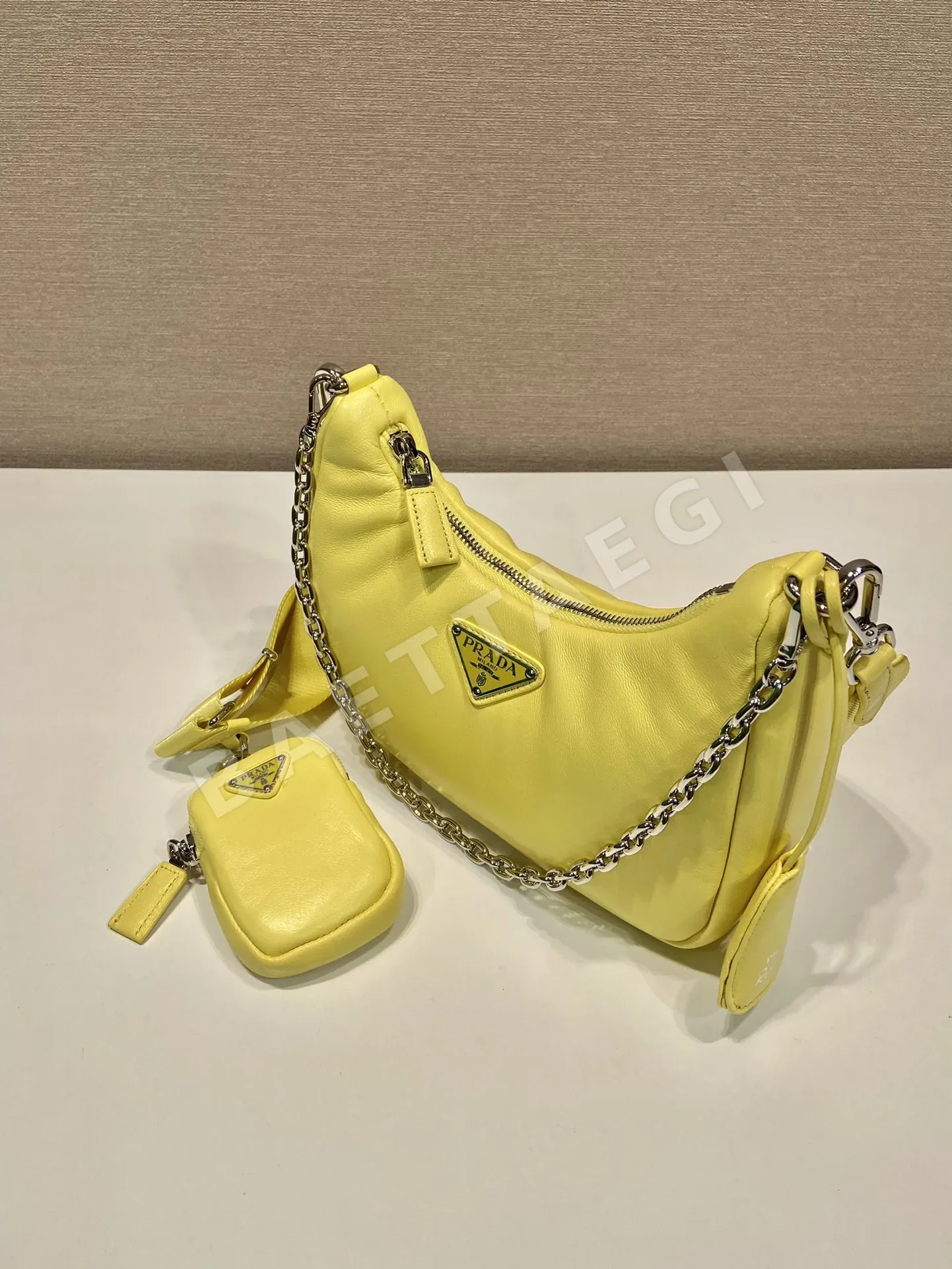 프라다 램스킨 3WAY 패딩 숄더백 1BH204 상세 이미지 3