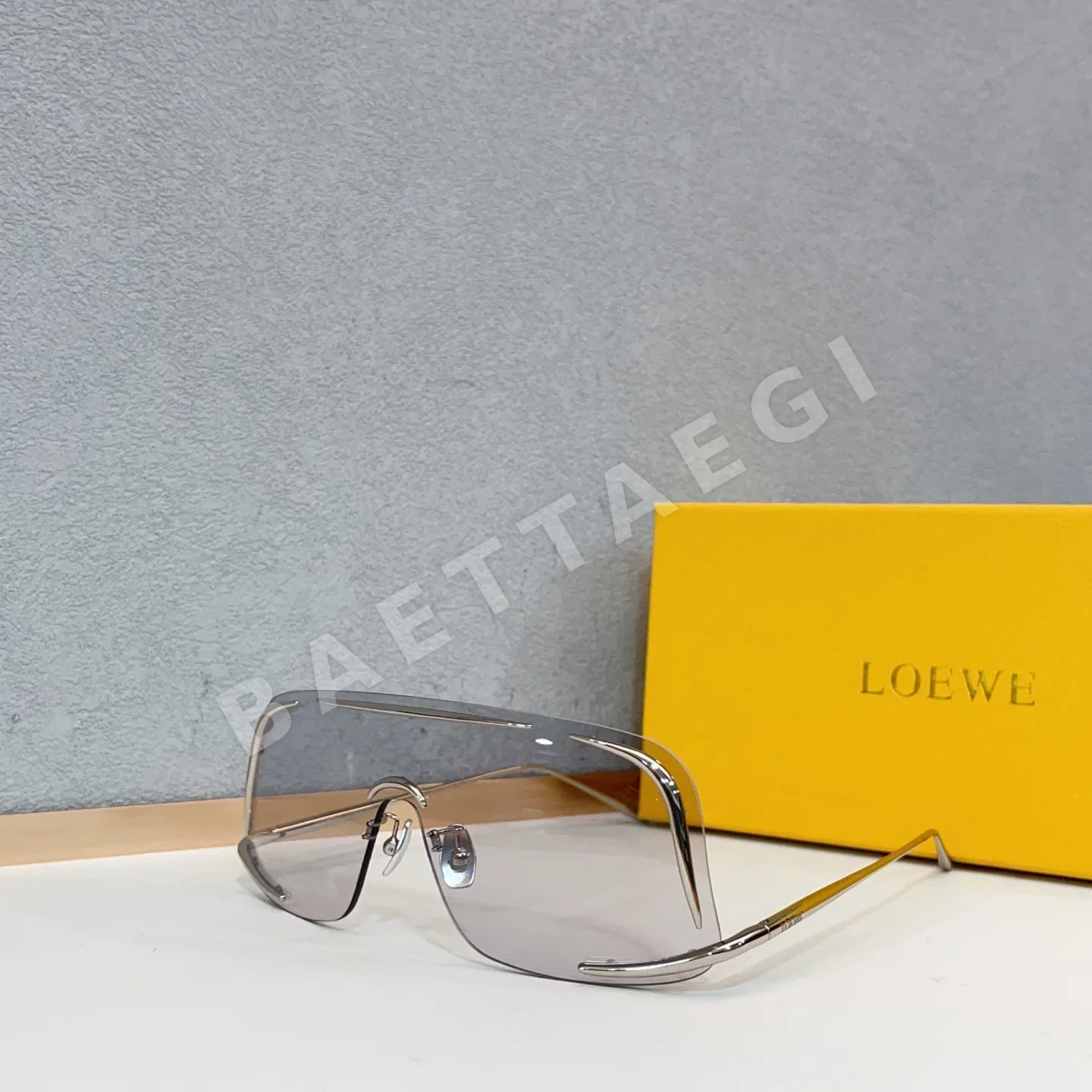 로에베 LW40193 U 선글라스 상세 이미지 3