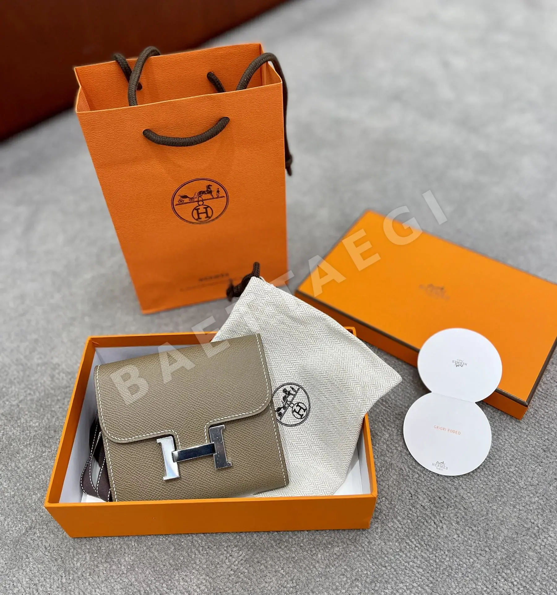 에르메스 콘스턴스 엡솜 가죽 지갑 23136
