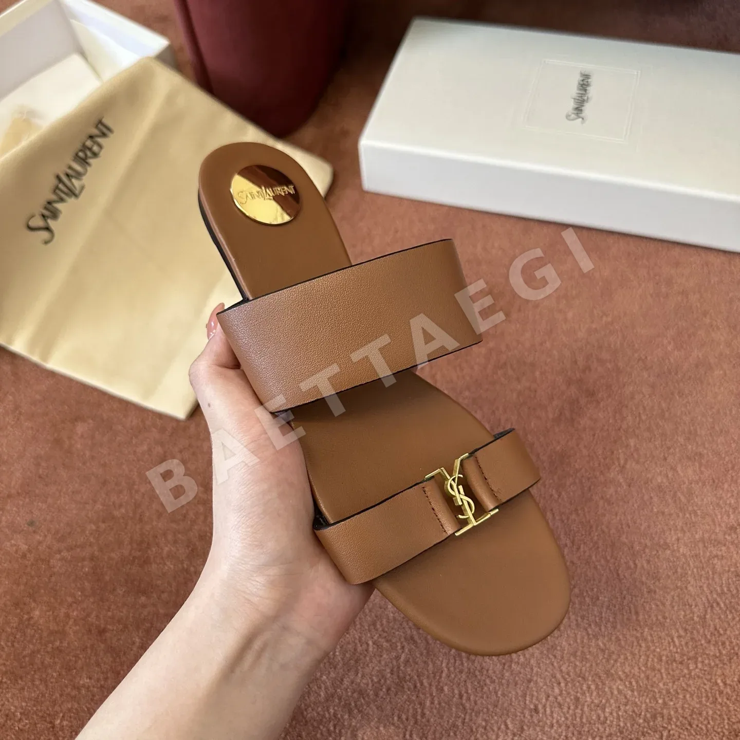 생로랑 금속 장식 뾰족 코 하이힐 여성 신발 상세 이미지 3