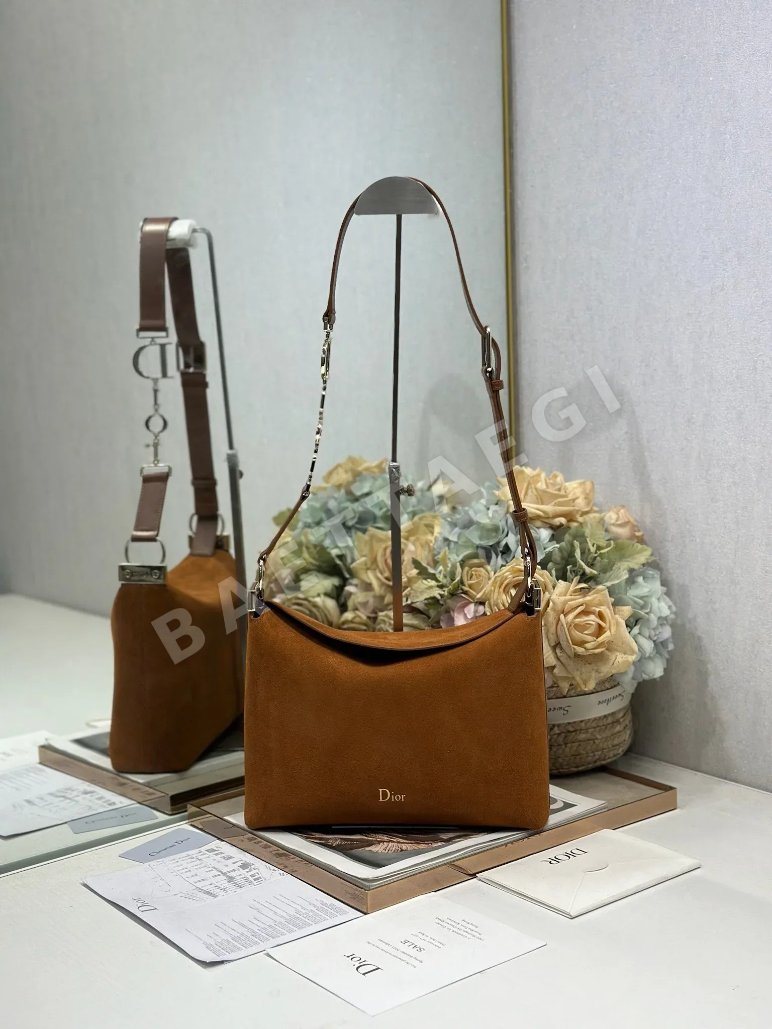 디올 스웨이드 스몰 호보 가방 196700