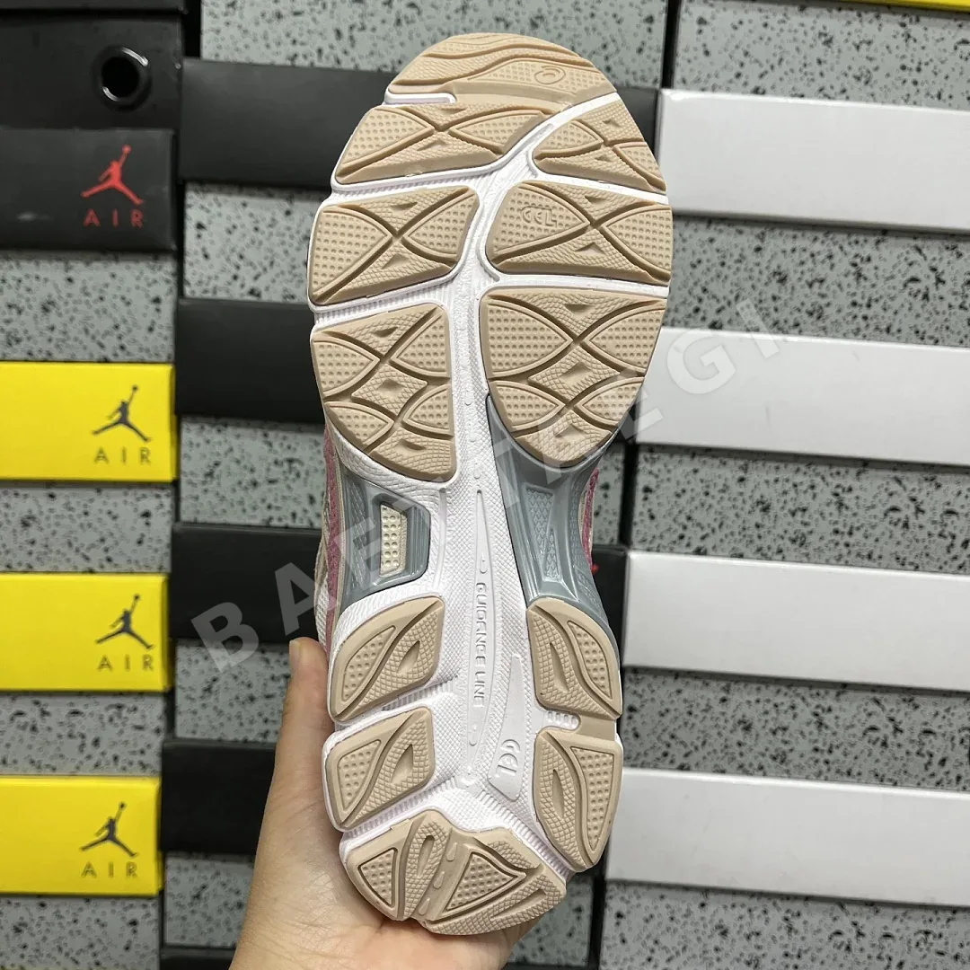 아식스 [RT] 젤 NYC 1203A383-104 200366 Asics Gel-NYC Cream Mineral Beige Pink 상세 이미지 2