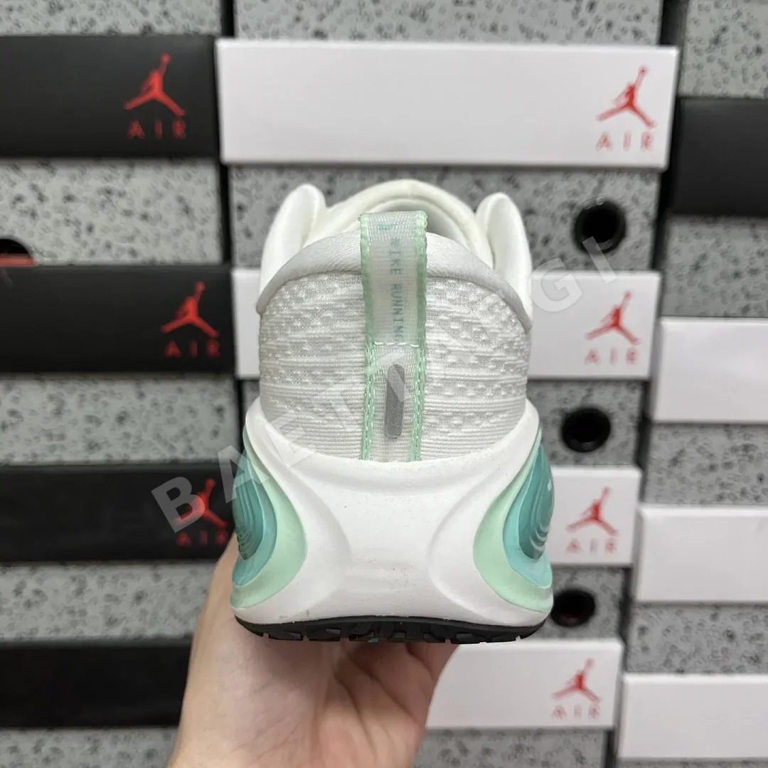 나이키 줌 보메로 18 HV8154-100 201115 Nike Zoom Vomero 18 상세 이미지 7
