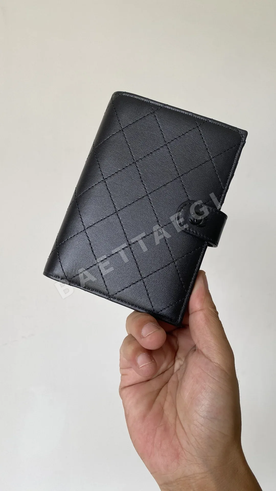 샤넬 클래식 여권 지갑 가방 상세 이미지 4