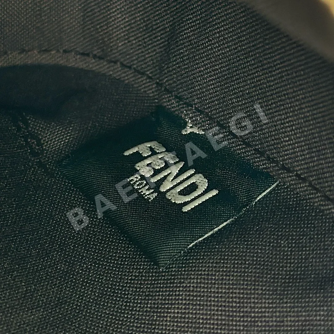 펜디 라이트 블루 데님 바게트 클러치백 8BS073 상세 이미지 8