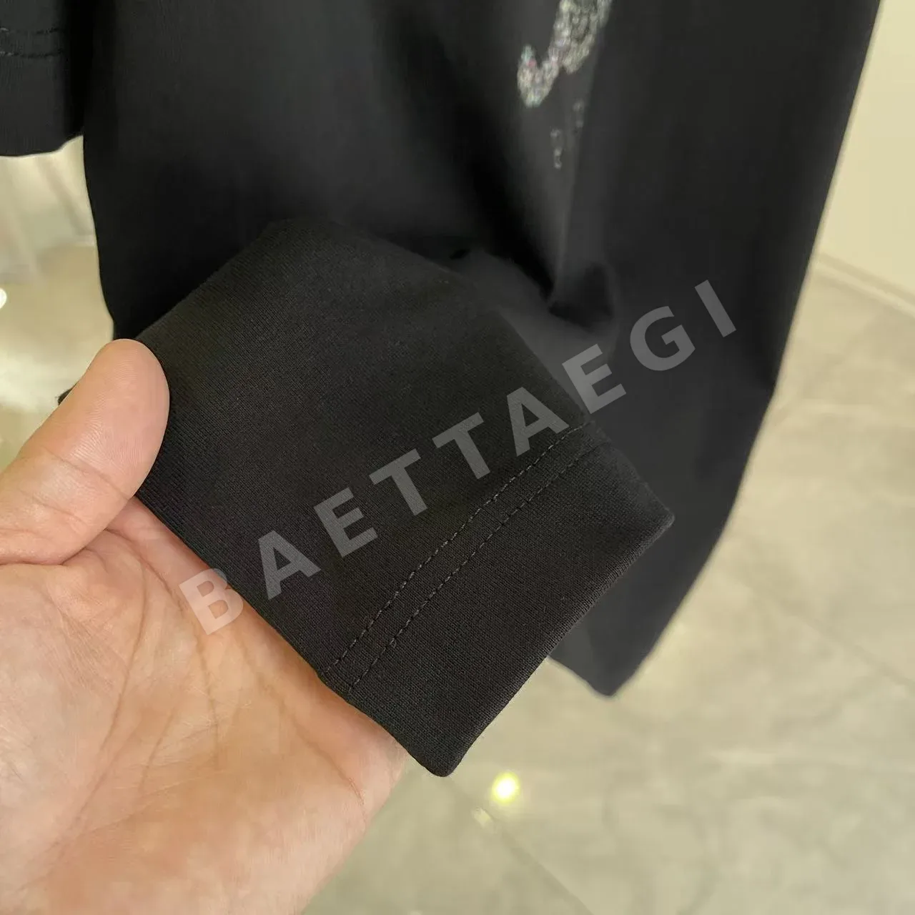 셀린느 두꺼운 러버 원단 반팔 티셔츠 상세 이미지 9