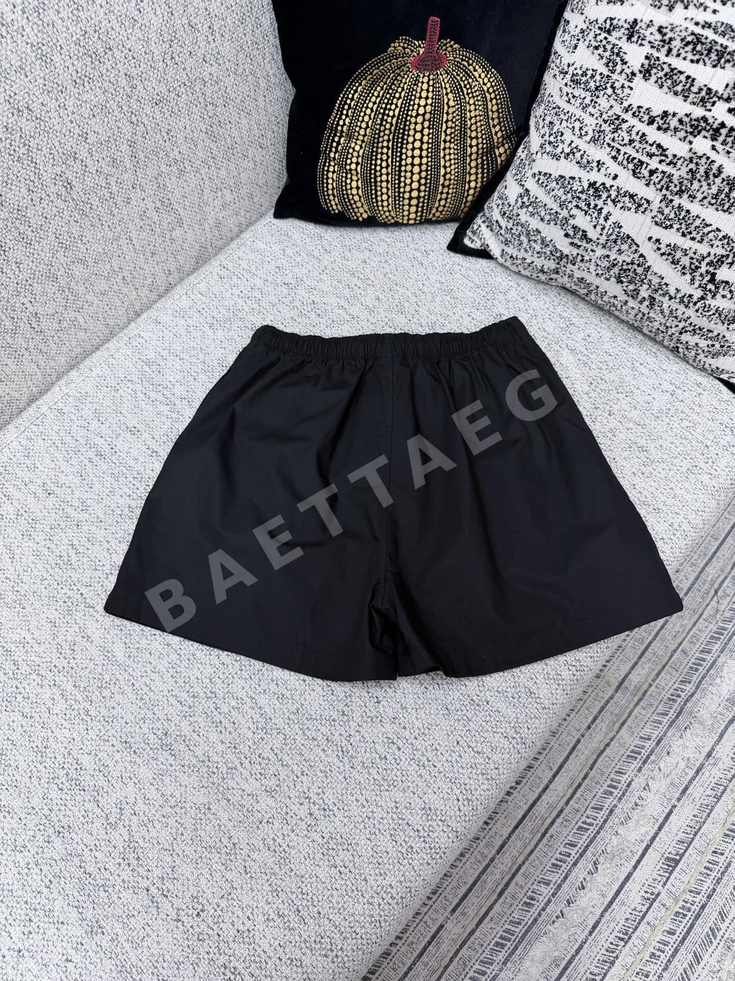 발렌시아가 스케치 아트워크 루즈핏 코튼 반바지 상세 이미지 2