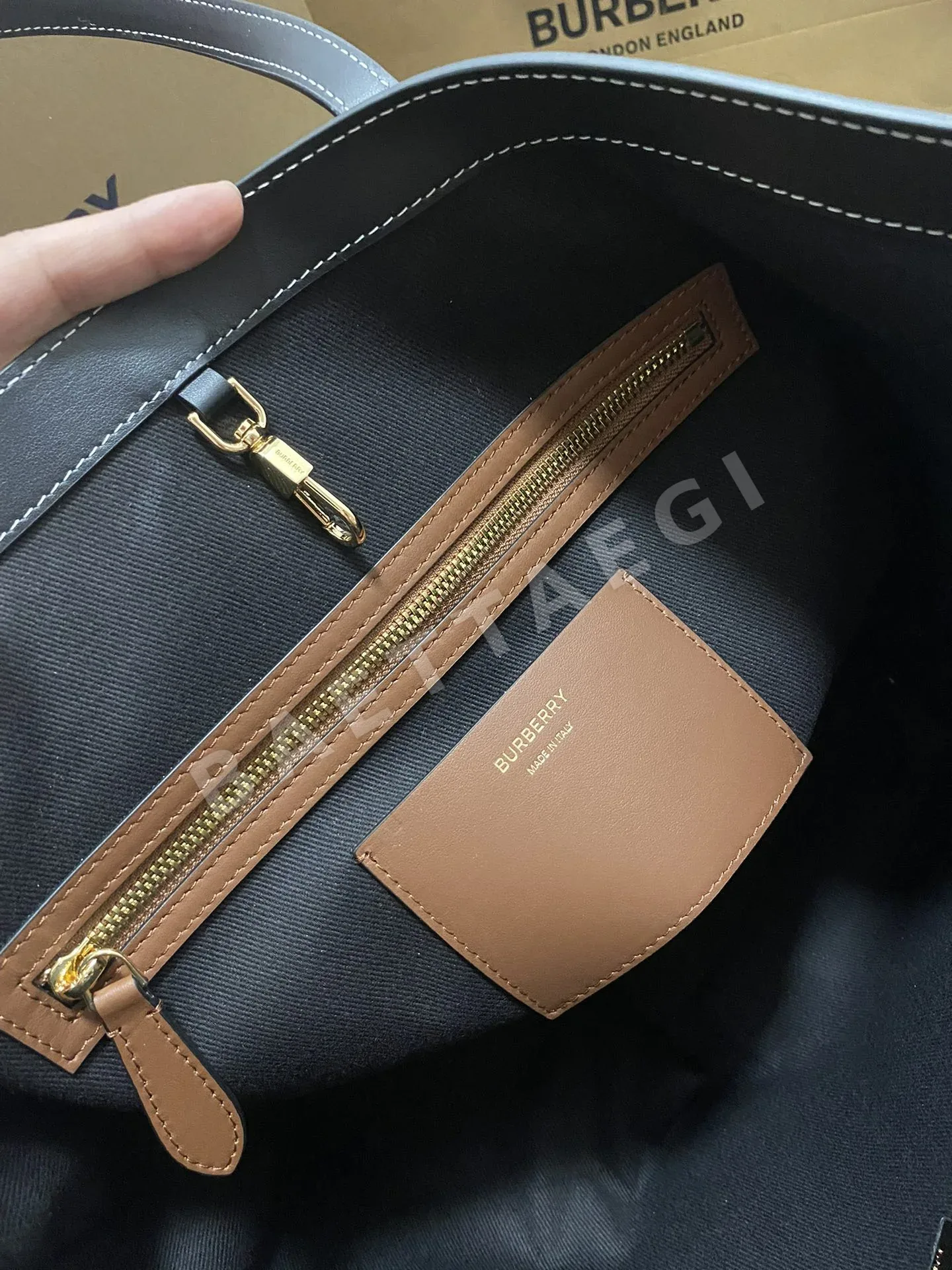 버버리 버치우드 체크 토트백 상세 이미지 7