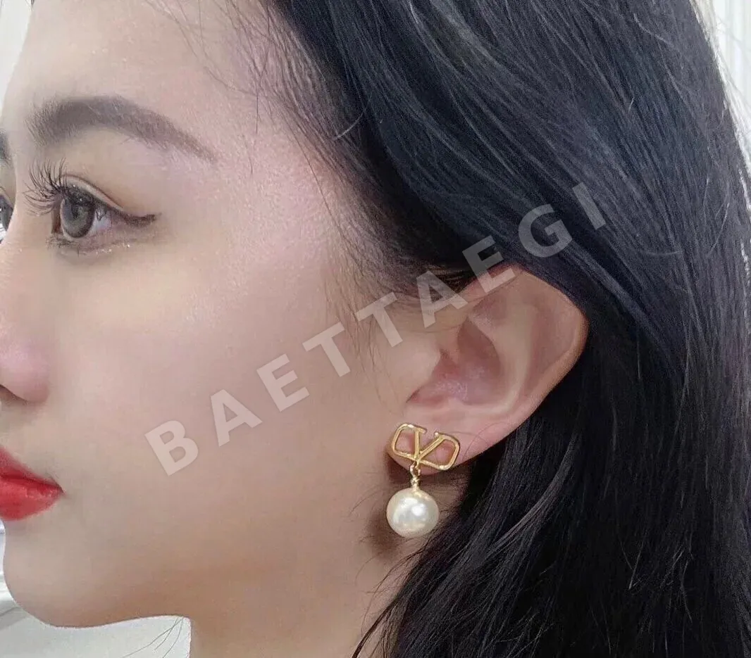 발렌티노 스와로브스키 진주 드롭 귀걸이 상세 이미지 7