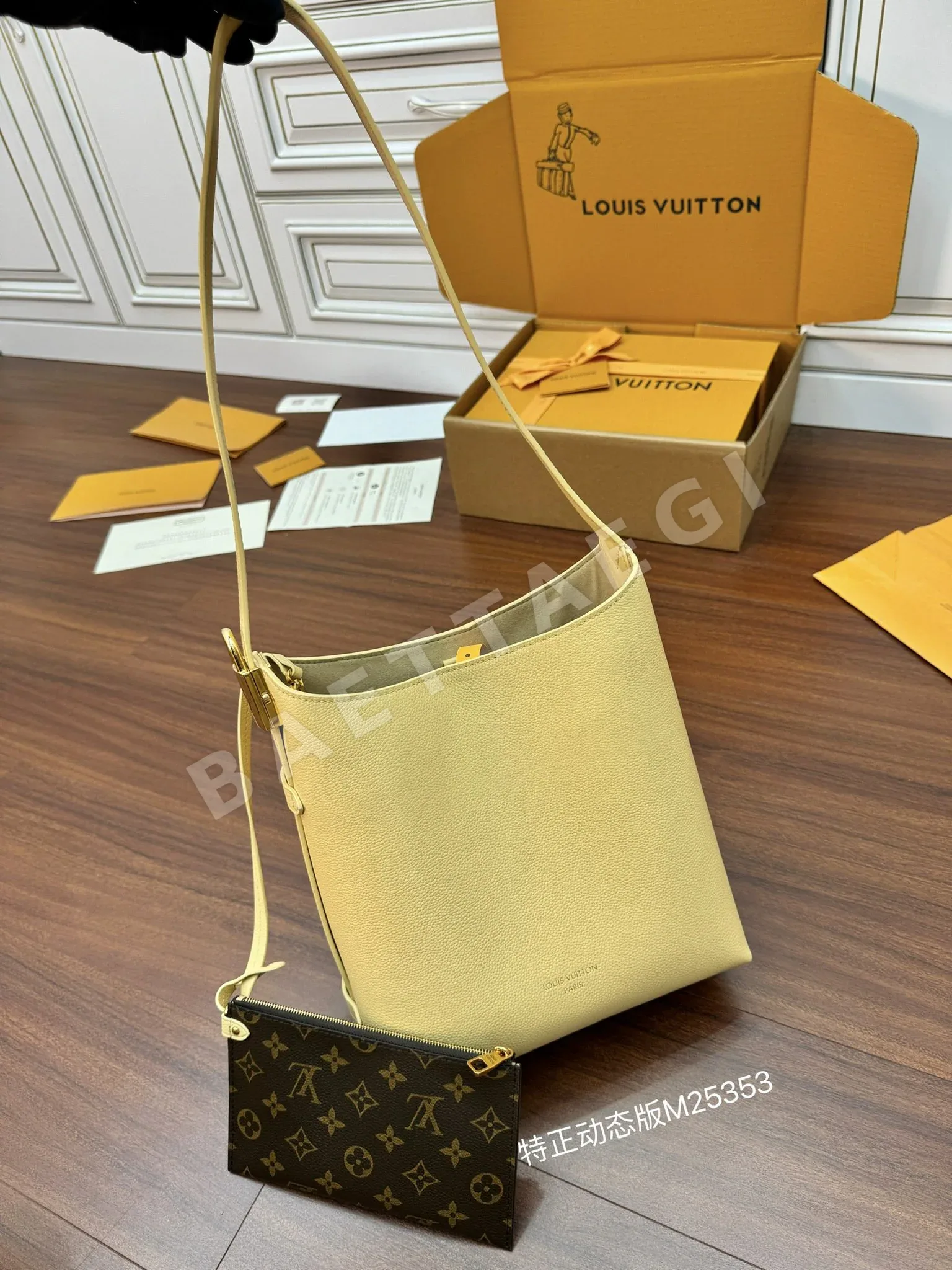 루이비통 M25353 가방 상세 이미지 2