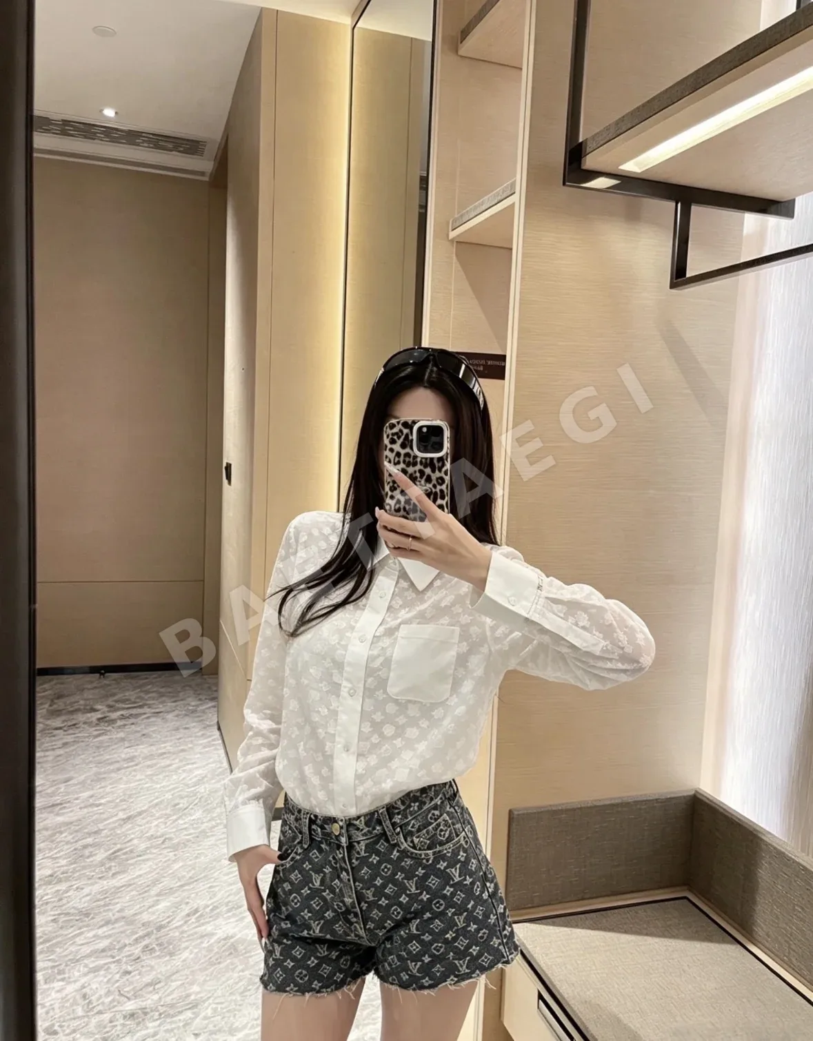 루이비통 벨벳 자카드 드롭숄더 여성 셔츠 상세 이미지 8