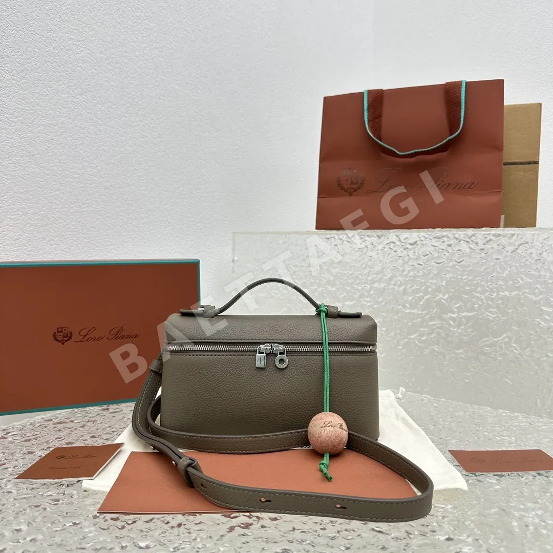 로로피아나 엑스트라 포켓 핸드백 128943