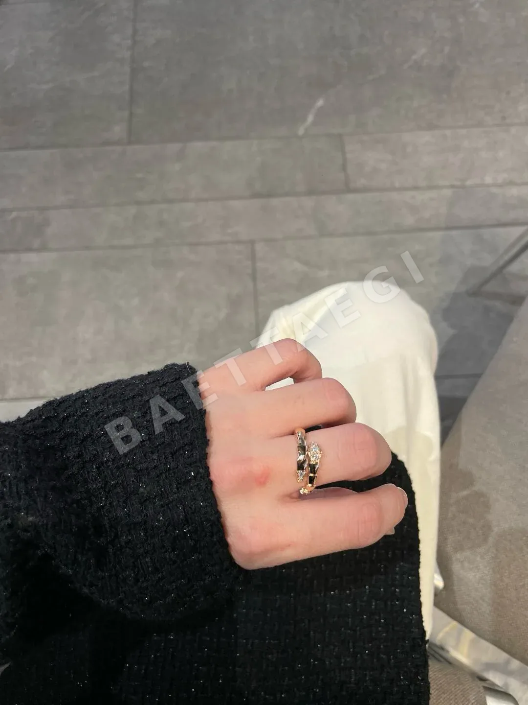 불가리 곡선 장식 반지 상세 이미지 4