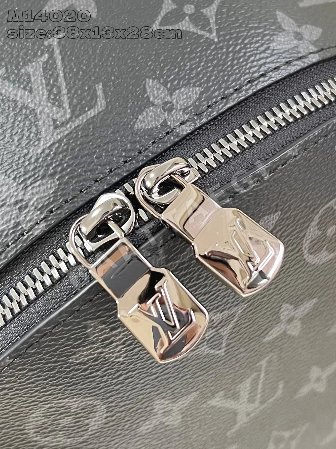 루이비통 M14020 블랙 백팩 모노그램 상세 이미지 7
