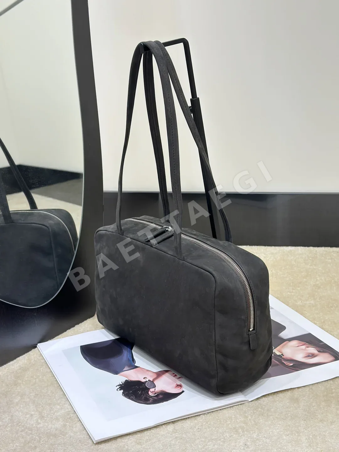 더로우 스웨이드 볼링백 상세 이미지 3