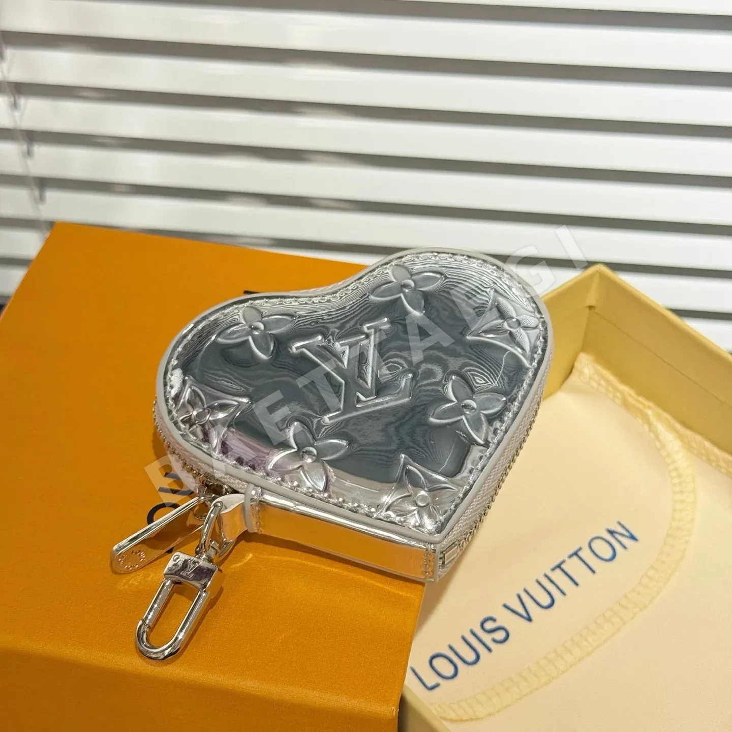 루이비통 LV 루이베어 하트 키링 상세 이미지 6