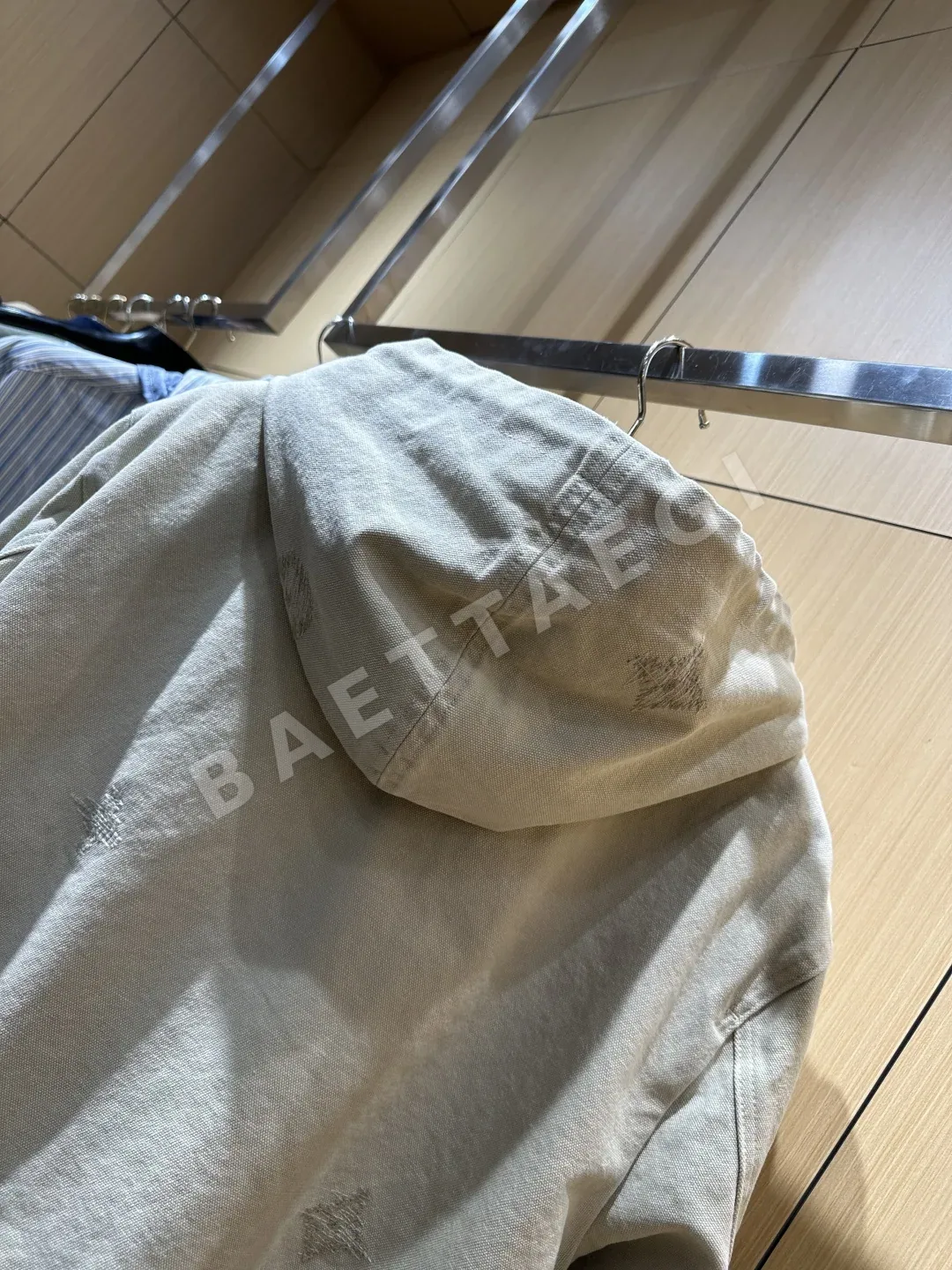 루이비통 모노그램 자수 후드 짚업 자켓 상세 이미지 17