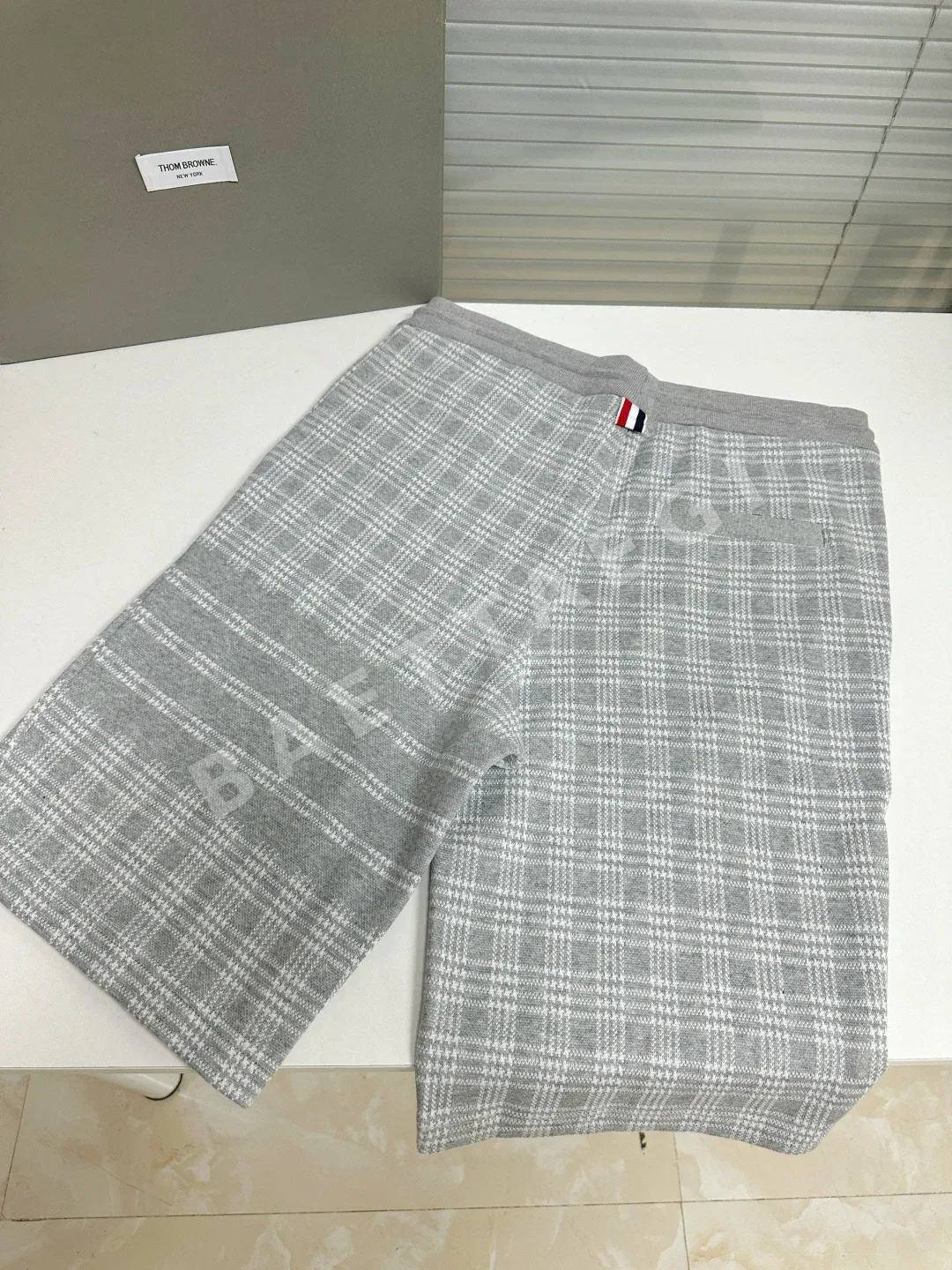 톰브라운 천두격자 자카드 남성 반바지 상세 이미지 8