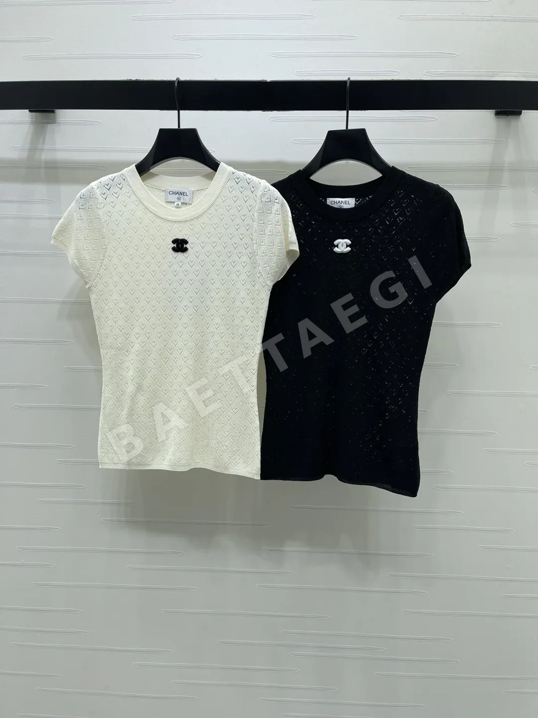 샤넬 더블 C 자수 하트 메시 반팔 티셔츠 103622