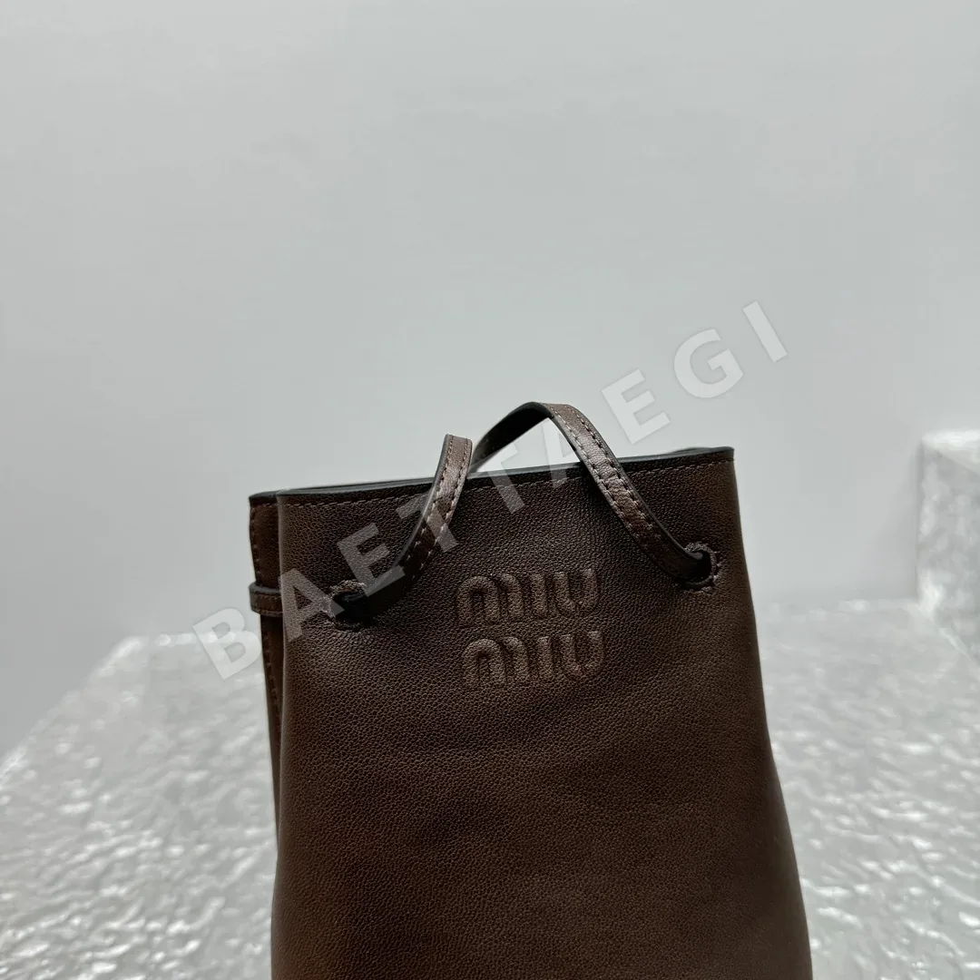 미우미우 램스킨 버킷백 상세 이미지 5