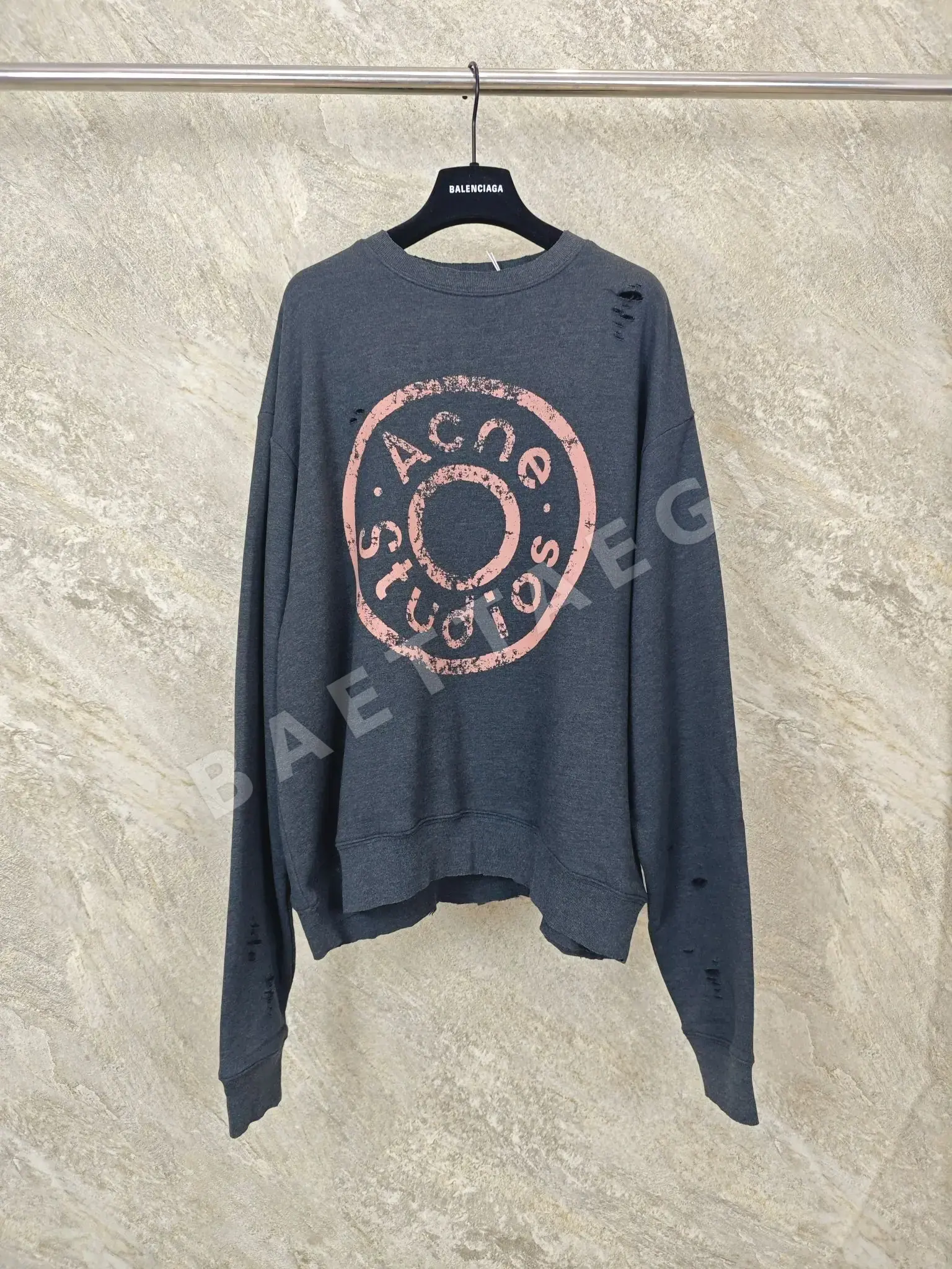 아크네스튜디오 데미지 가공 로고 남성 긴팔 스웨트셔츠 157777